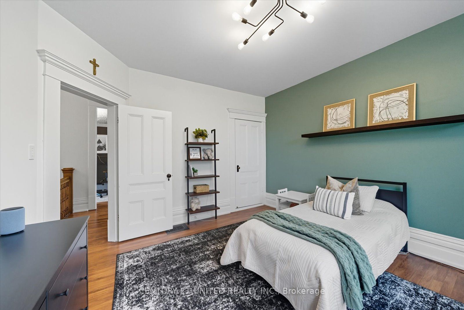 559 Downie St Property Photo 30