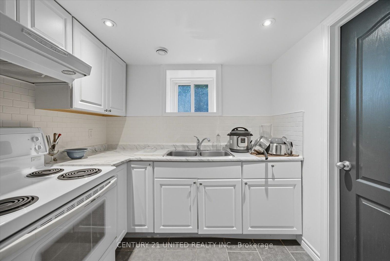 559 Downie St Property Photo 41