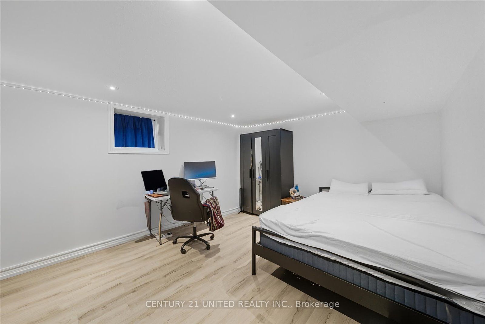 559 Downie St Property Photo 44