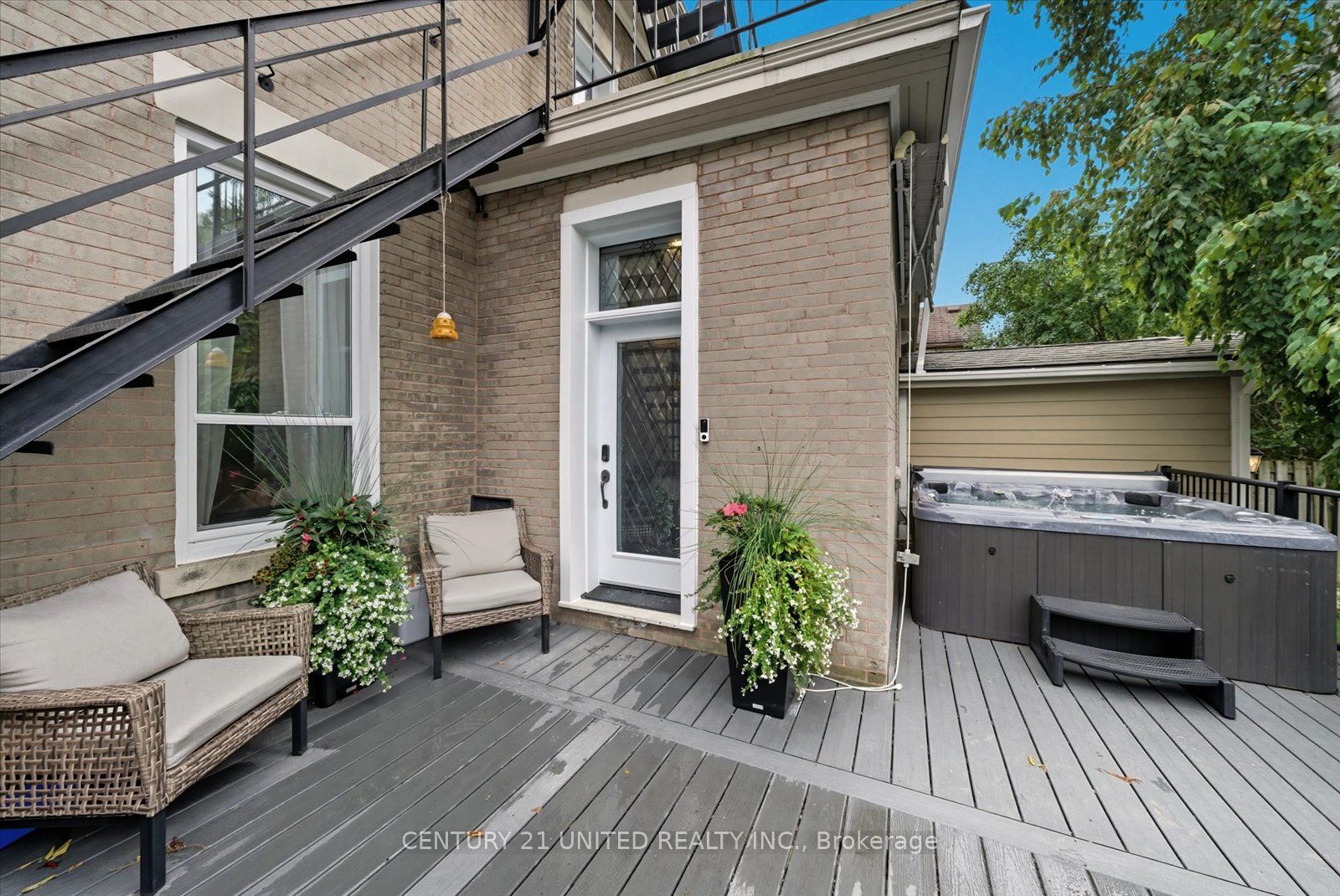 559 Downie St Property Photo 46