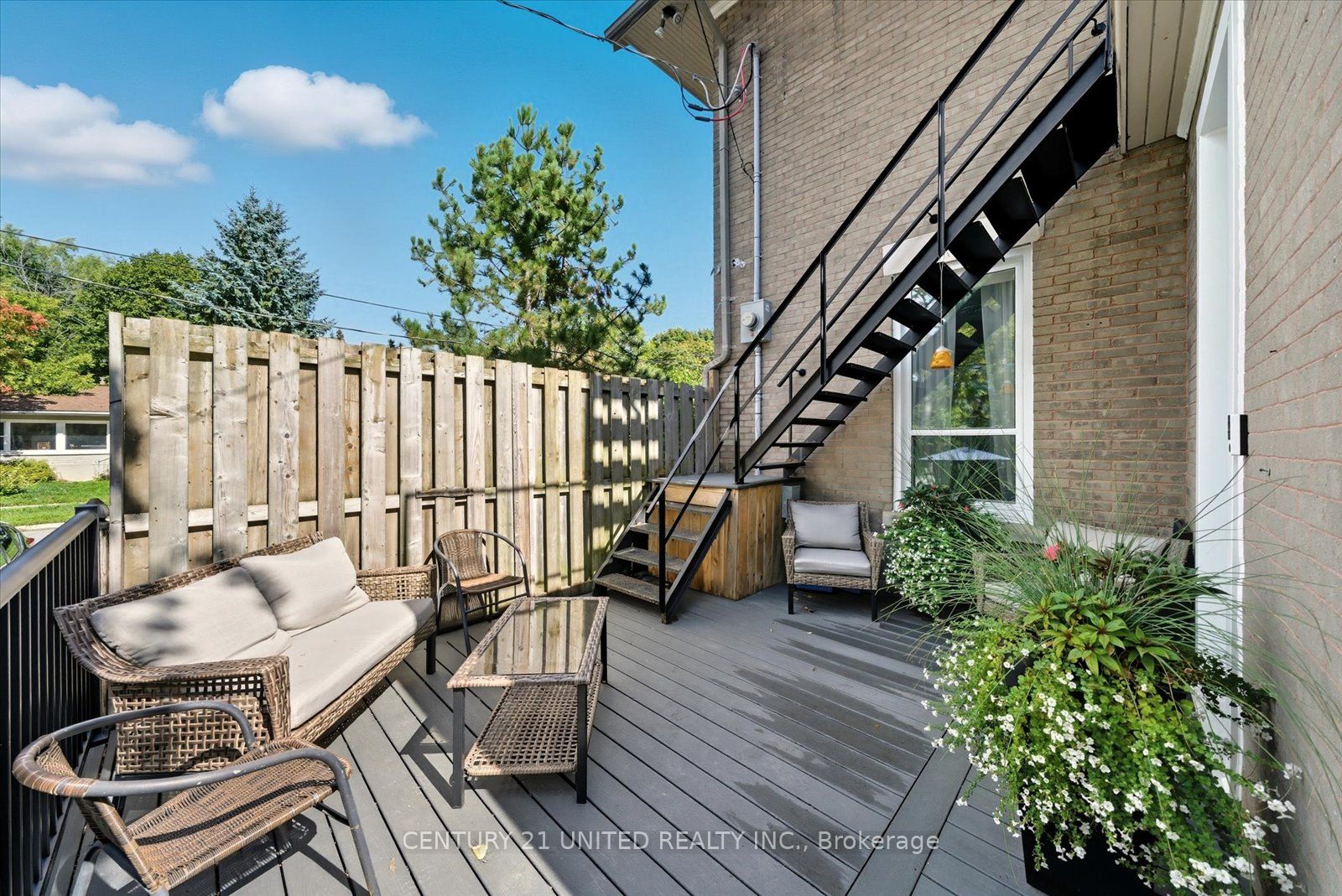 559 Downie St Property Photo 49