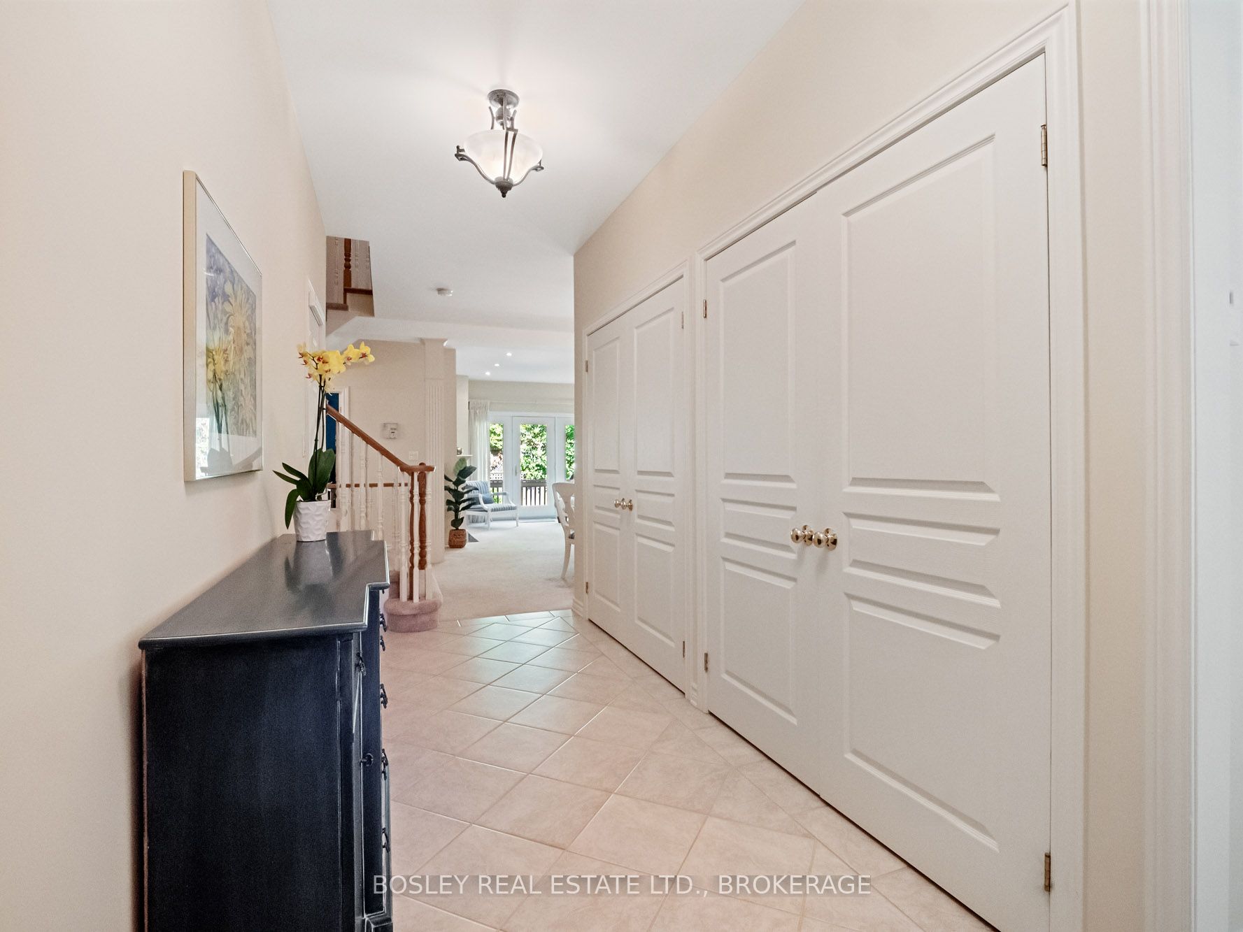 575 Simcoe St Property Photo 4