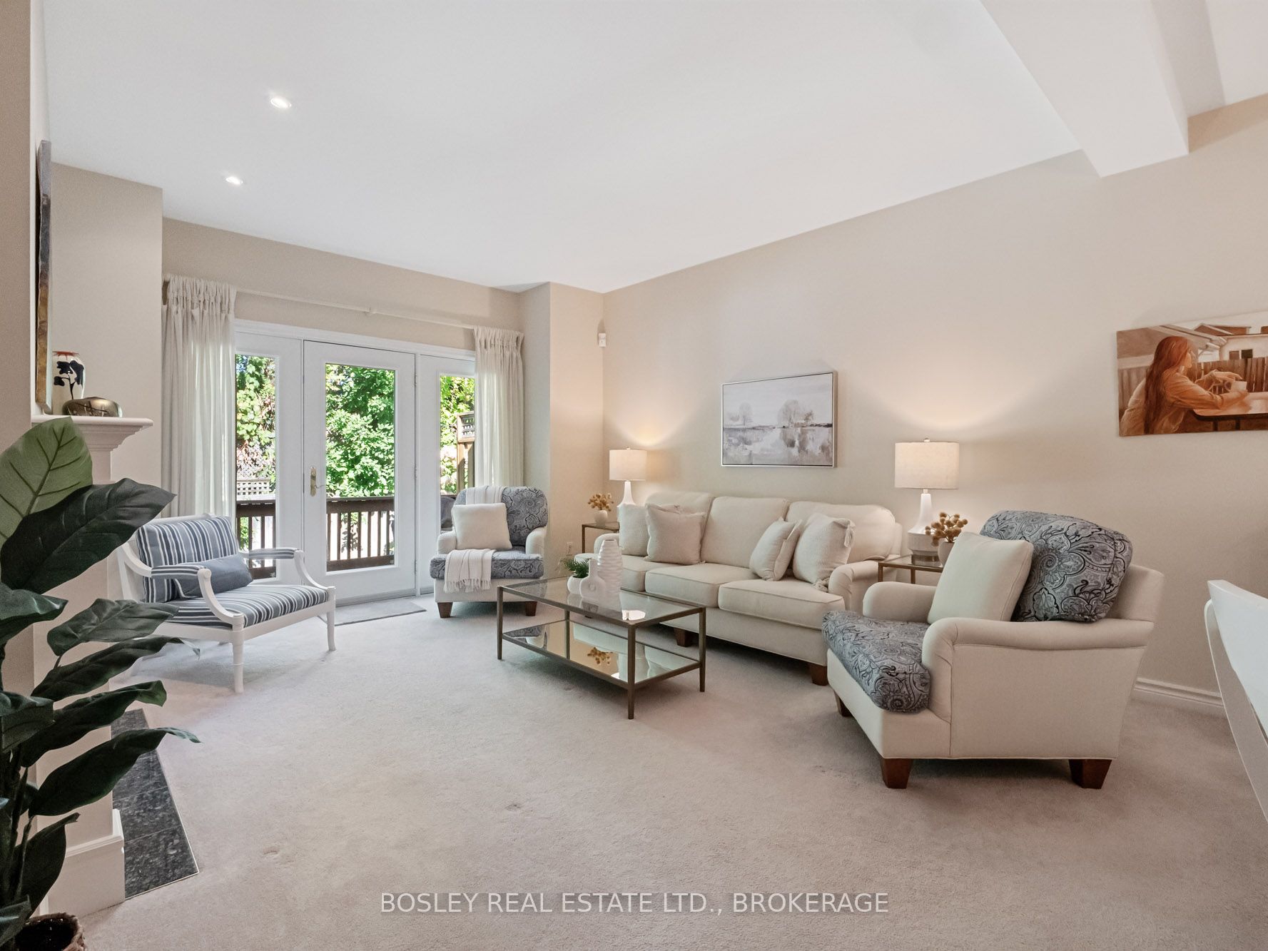 575 Simcoe St Property Photo 7