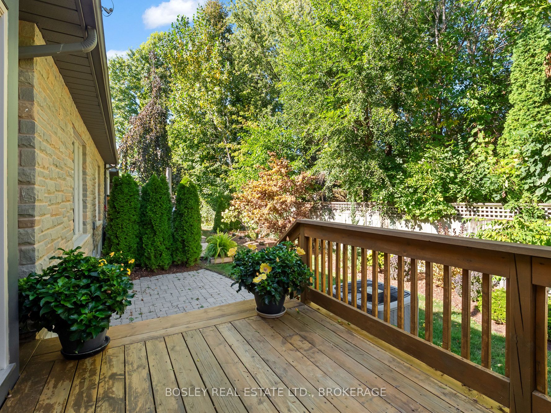 575 Simcoe St Property Photo 8