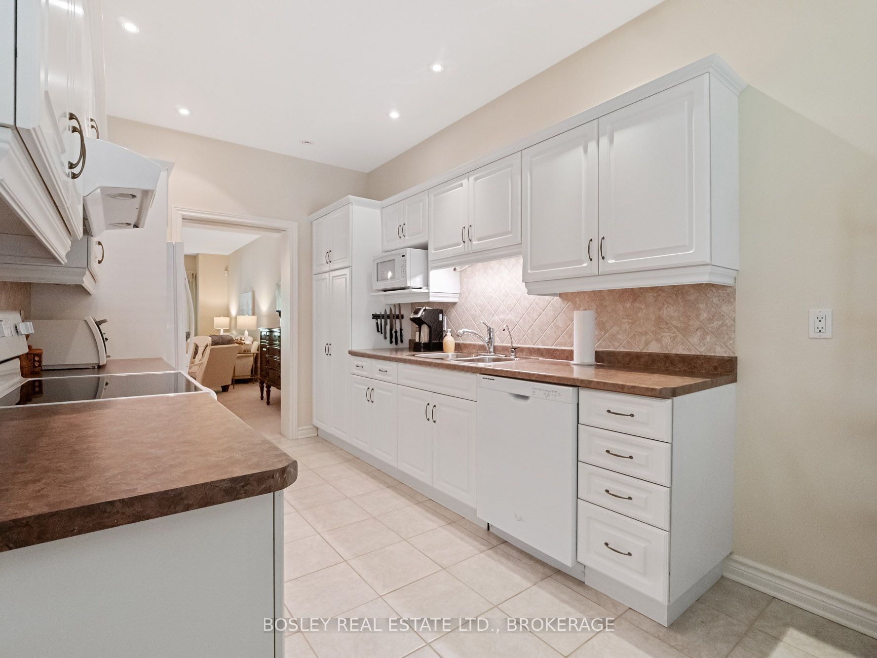 575 Simcoe St Property Photo 13