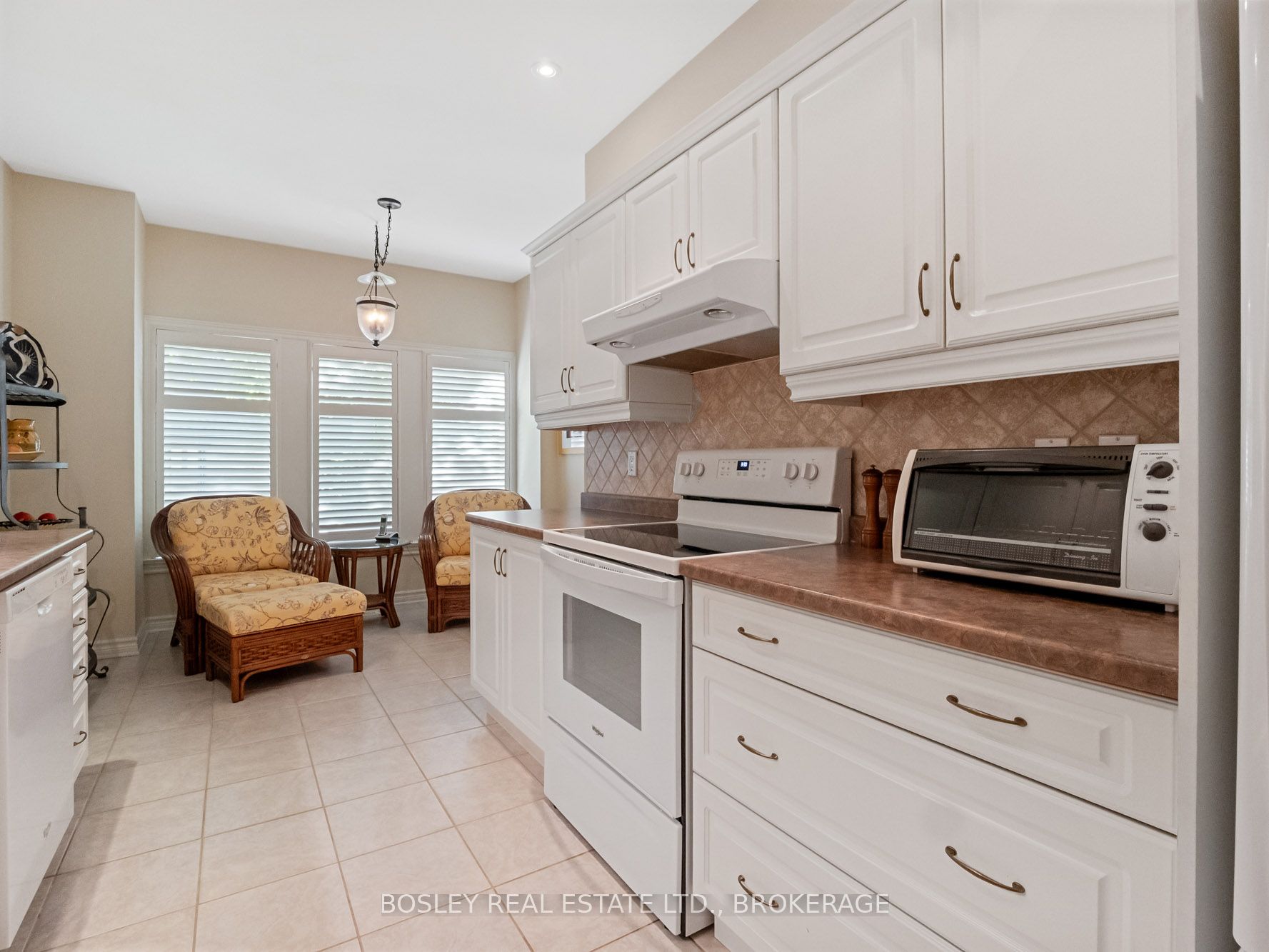 575 Simcoe St Property Photo 14