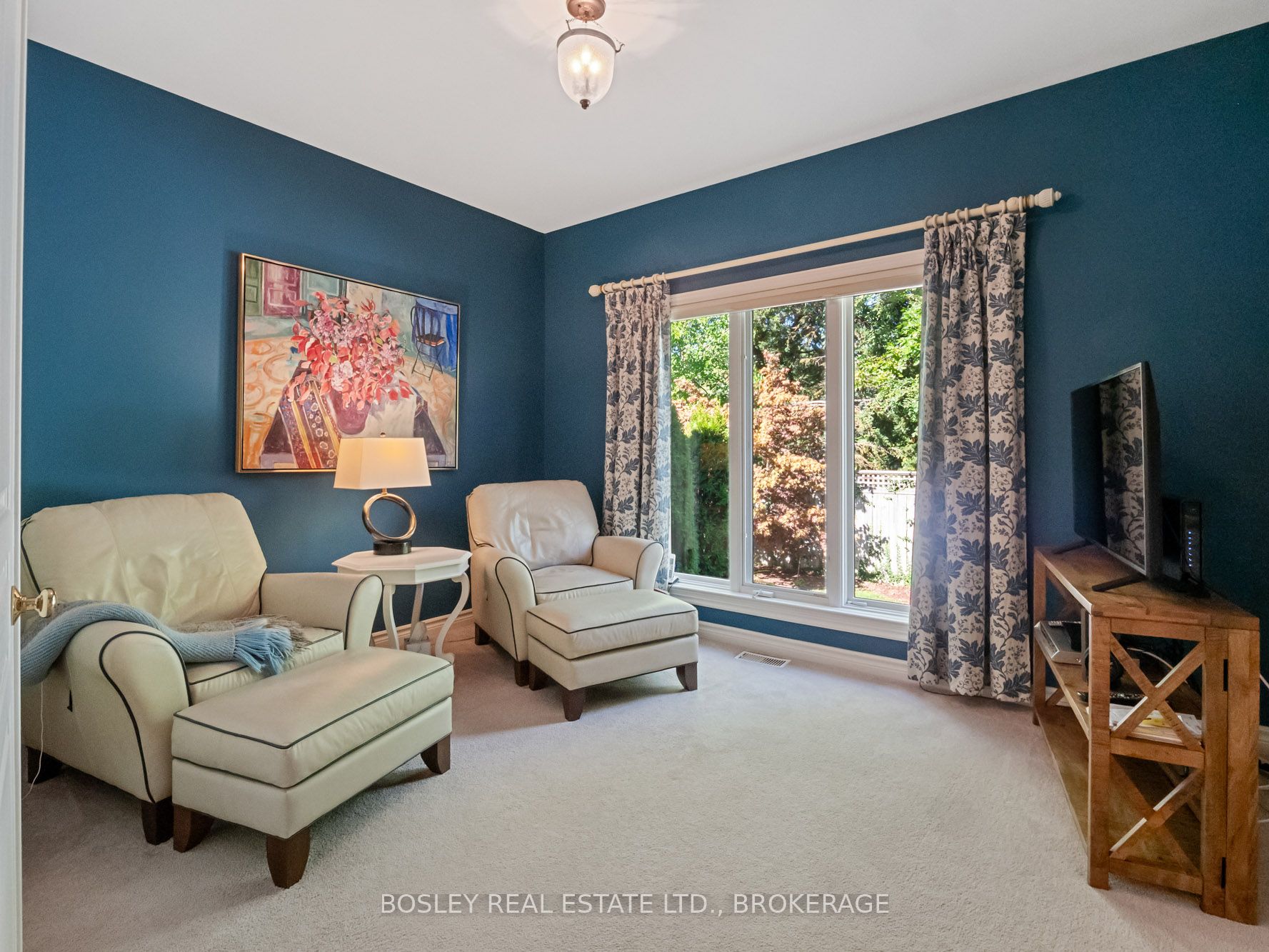 575 Simcoe St Property Photo 17