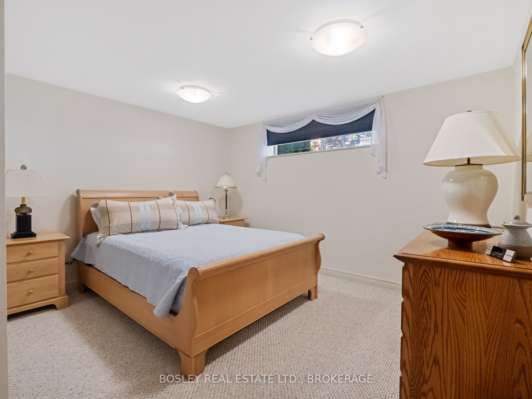 575 Simcoe St Property Photo 27