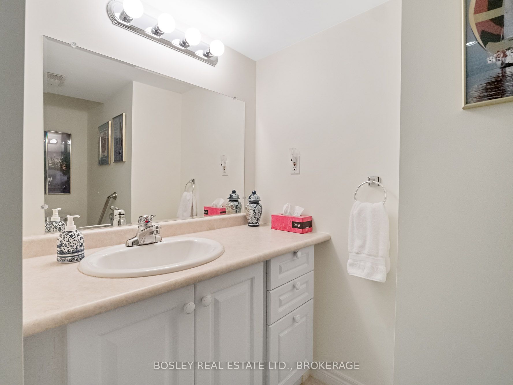 575 Simcoe St Property Photo 28