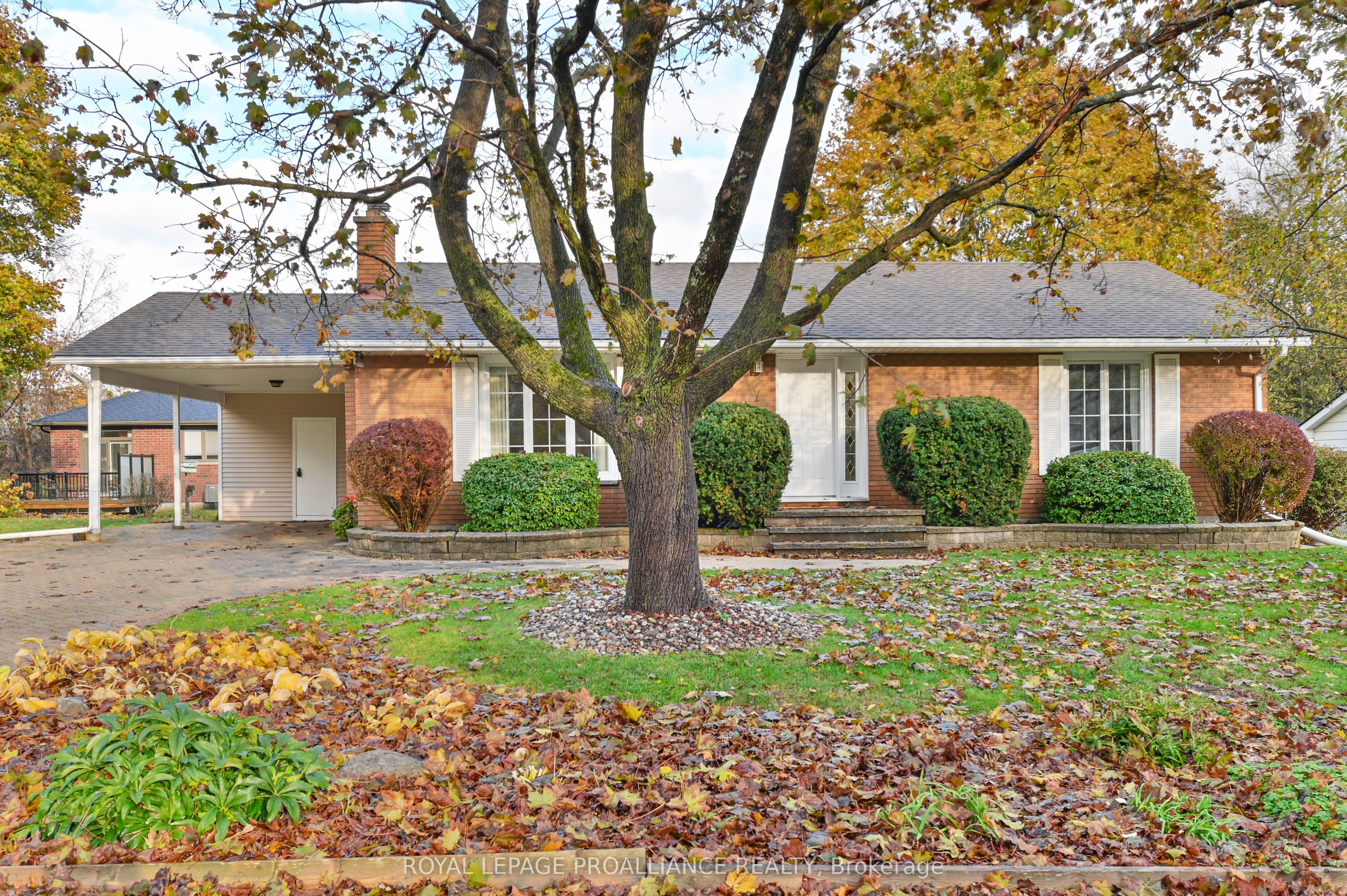 7 North Drive Property Photo 2