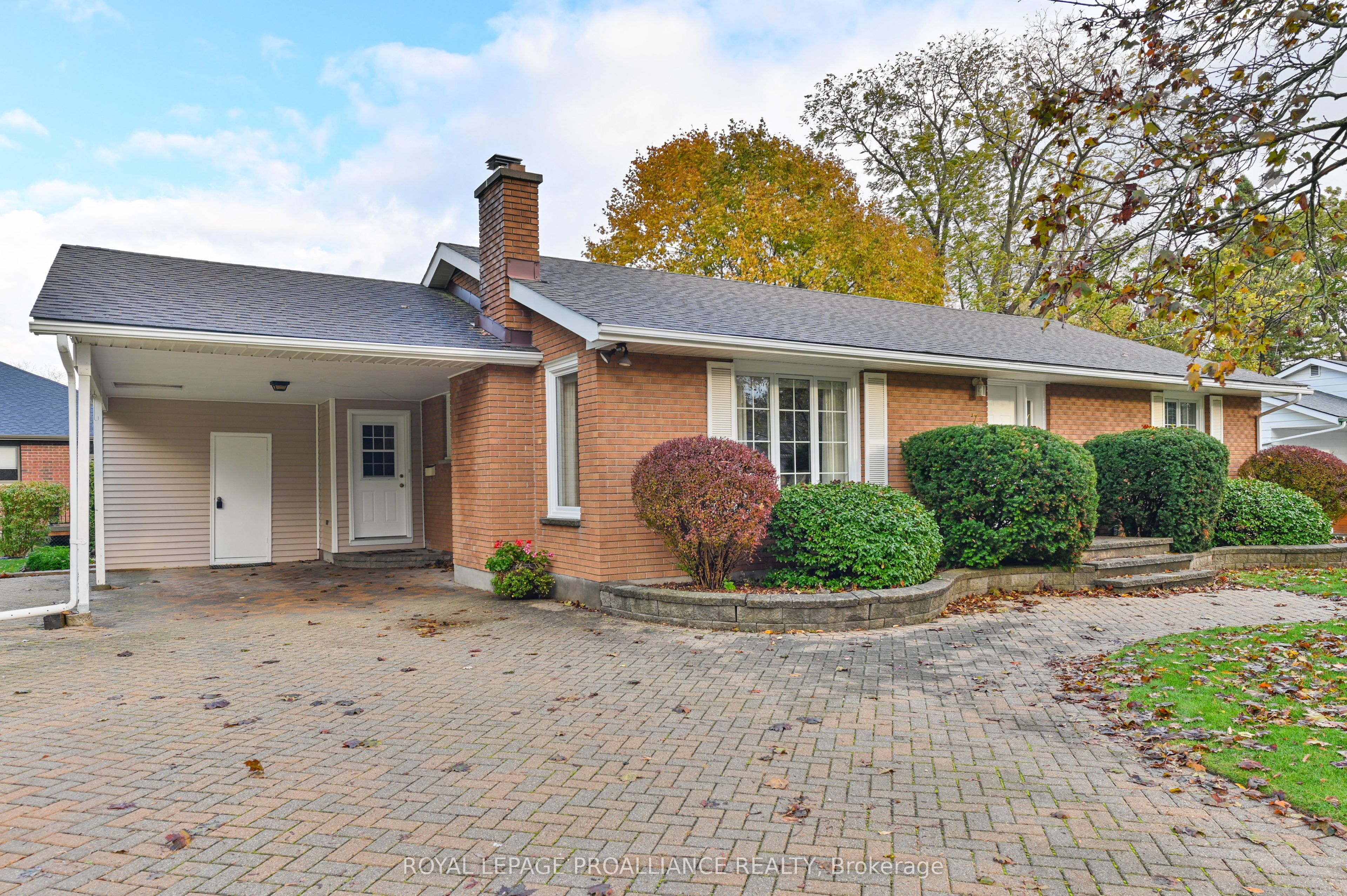 7 North Drive Property Photo 4