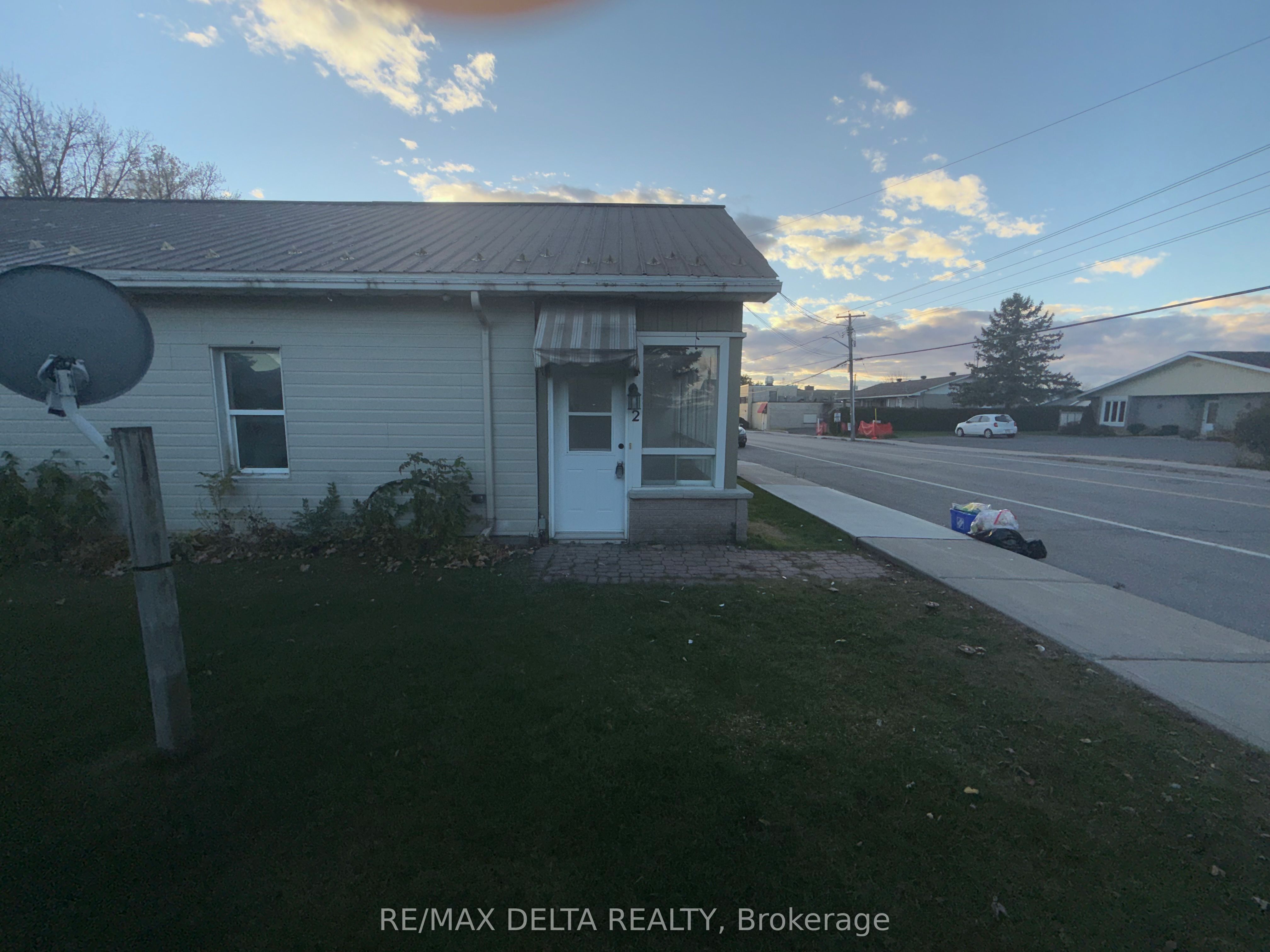 2248 Laval St Property Photo 2