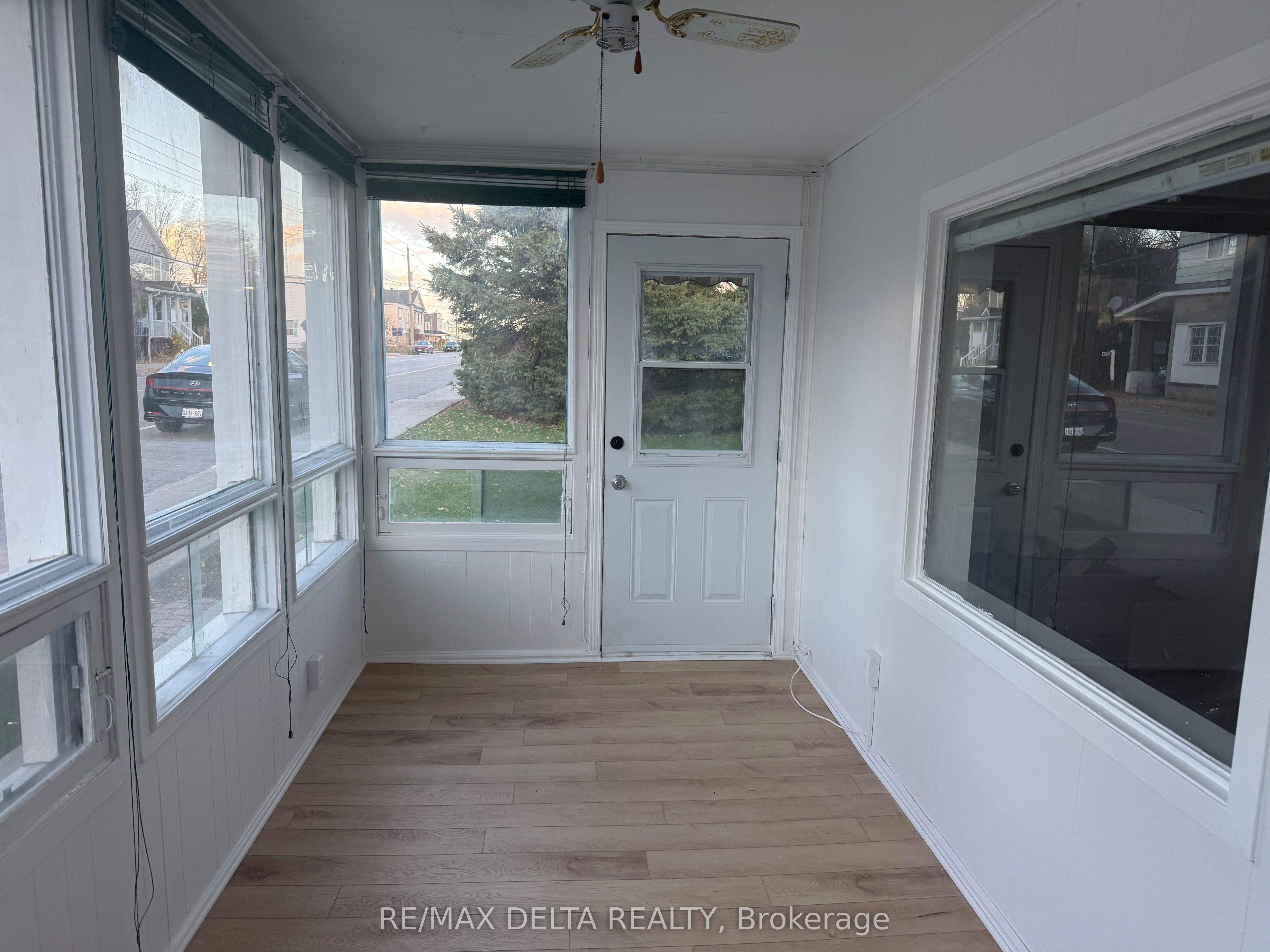 2248 Laval St Property Photo 3