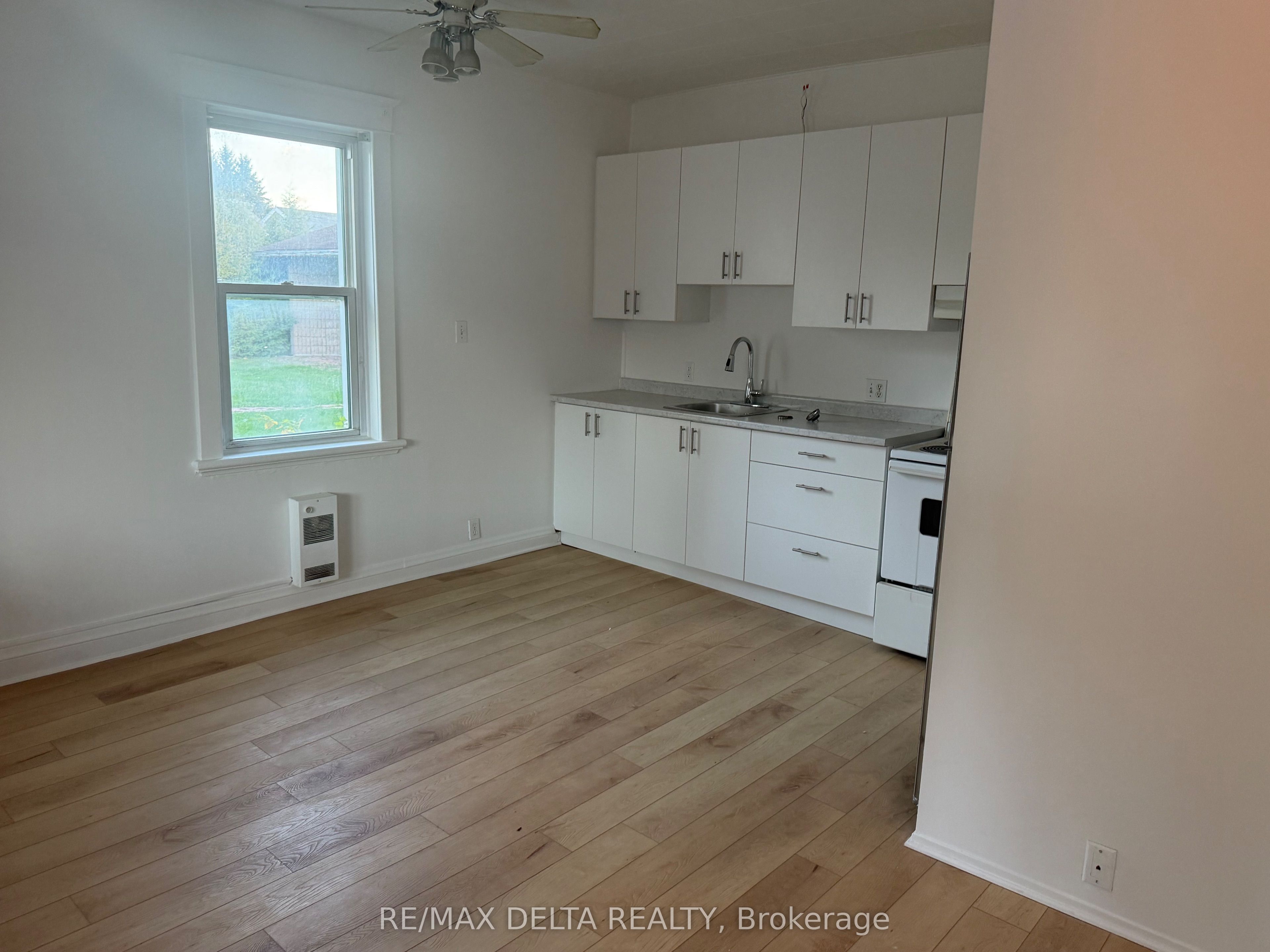 2248 Laval St Property Photo 7