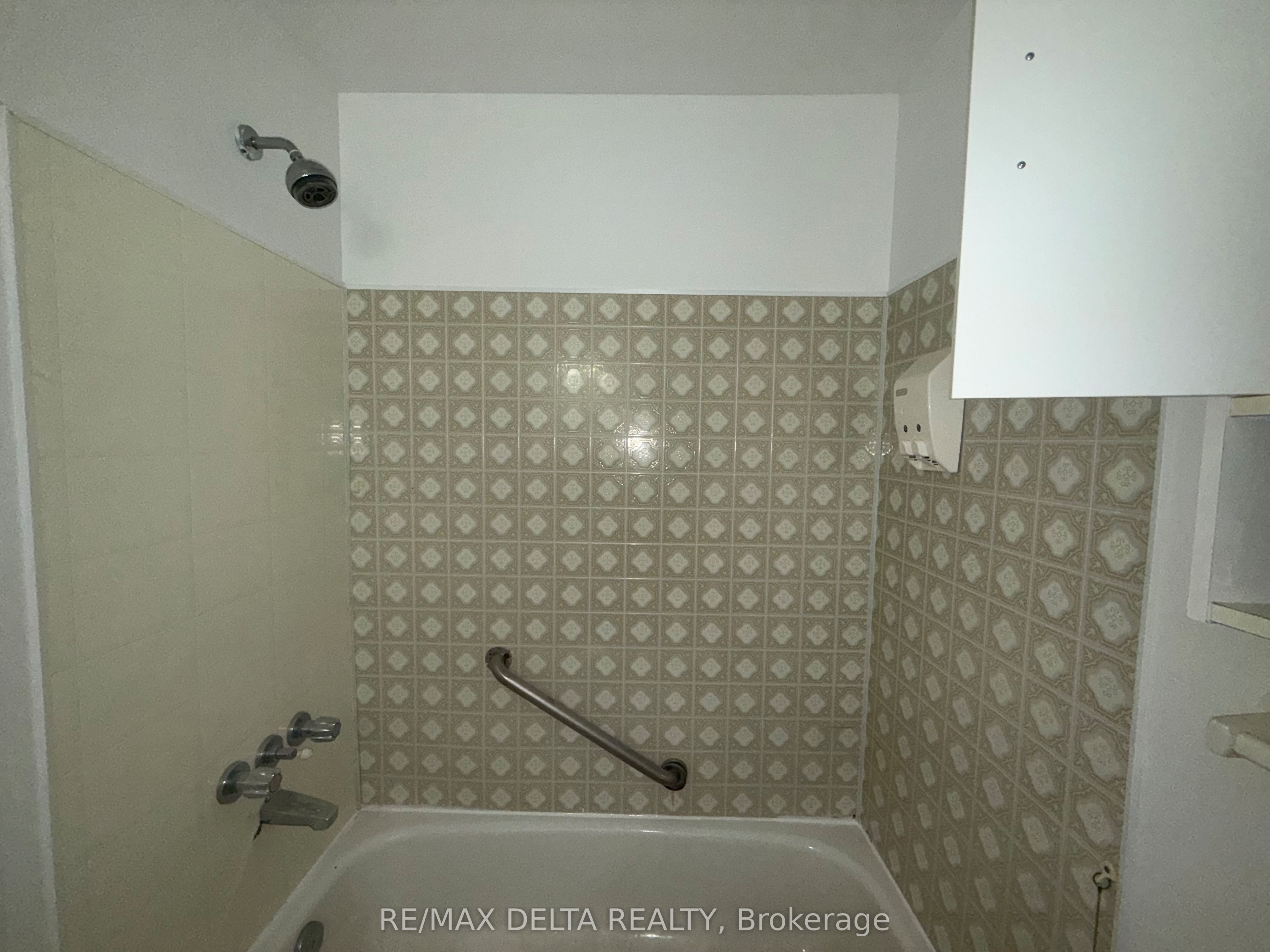 2248 Laval St Property Photo 12