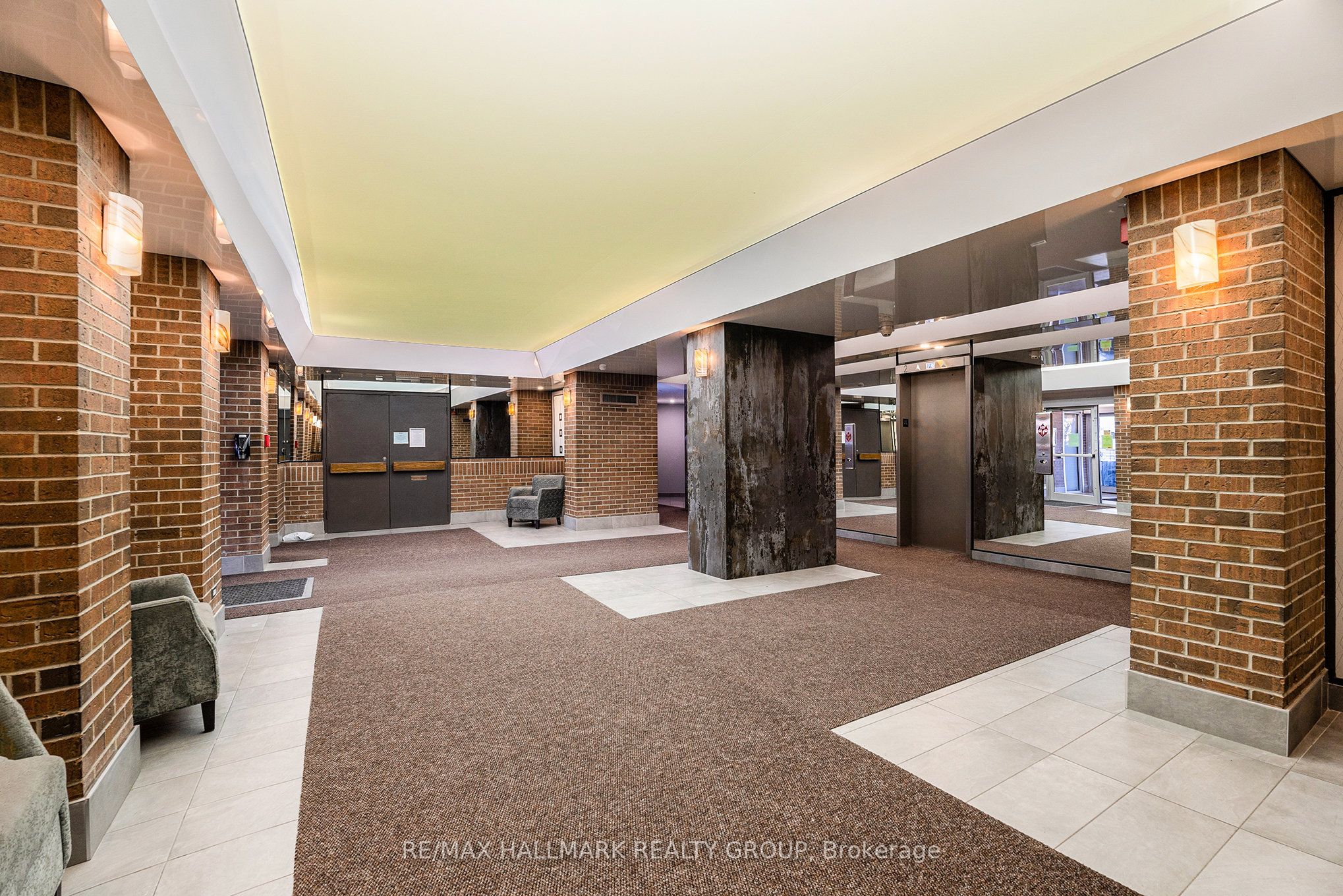 1380 Prince Of Wales Dr Property Photo 3