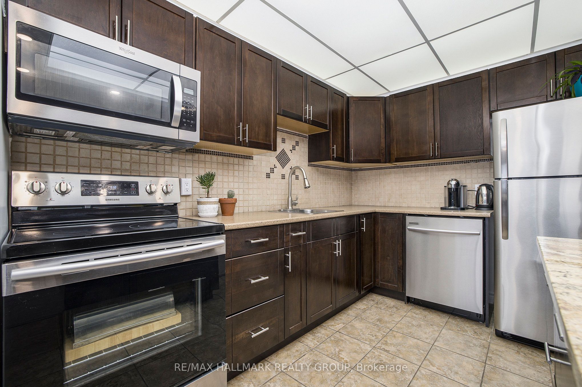 1380 Prince Of Wales Dr Property Photo 9