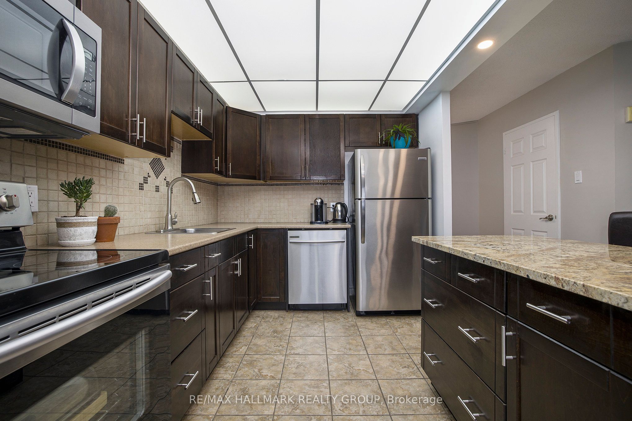 1380 Prince Of Wales Dr Property Photo 10