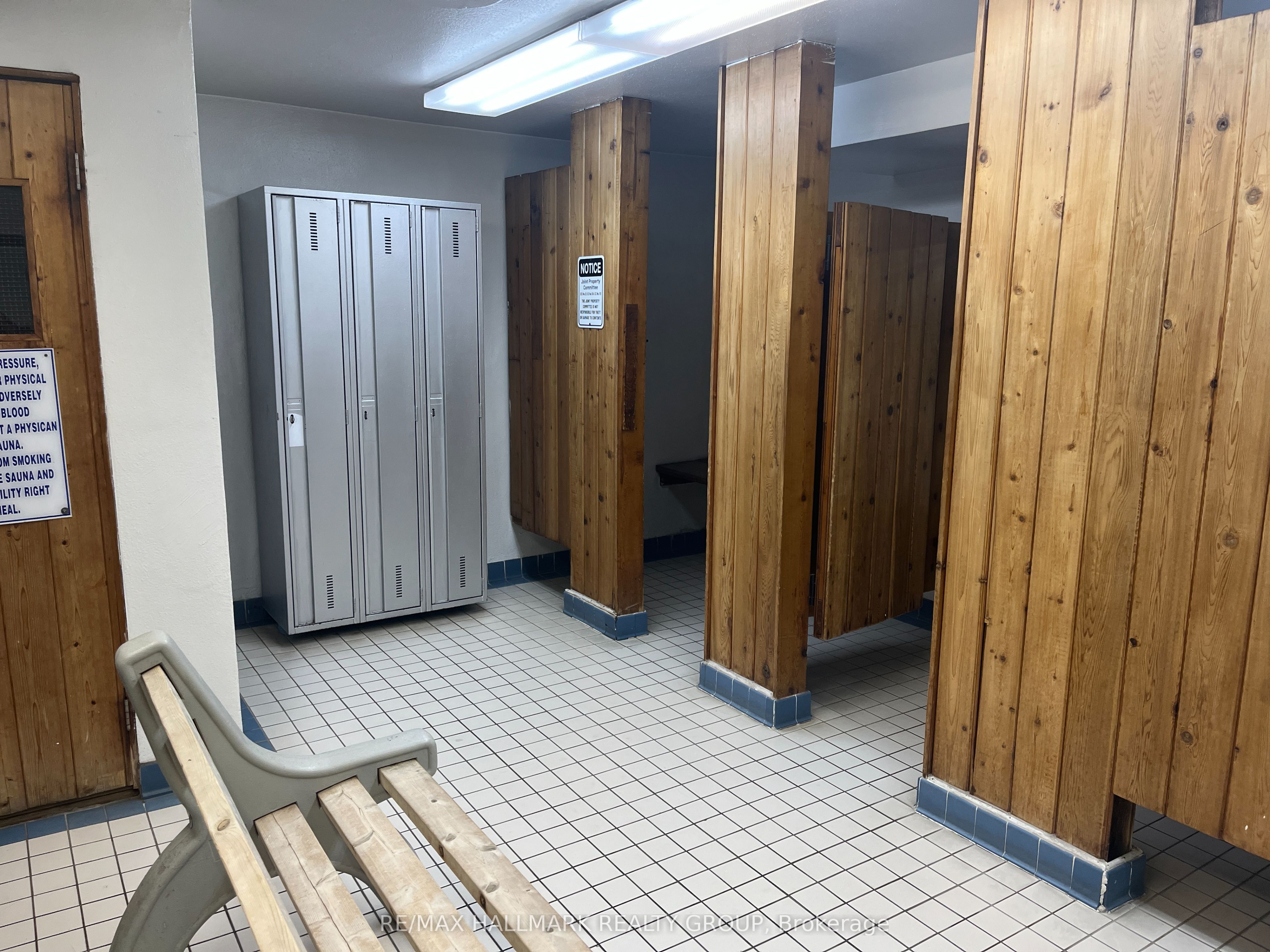 1380 Prince Of Wales Dr Property Photo 17