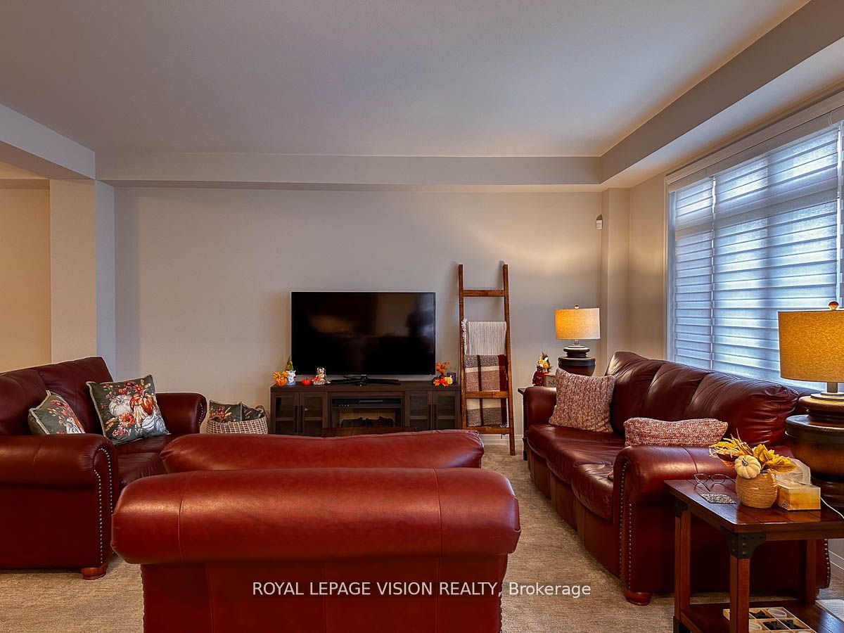 155 Bur Oak Dr Property Photo 3