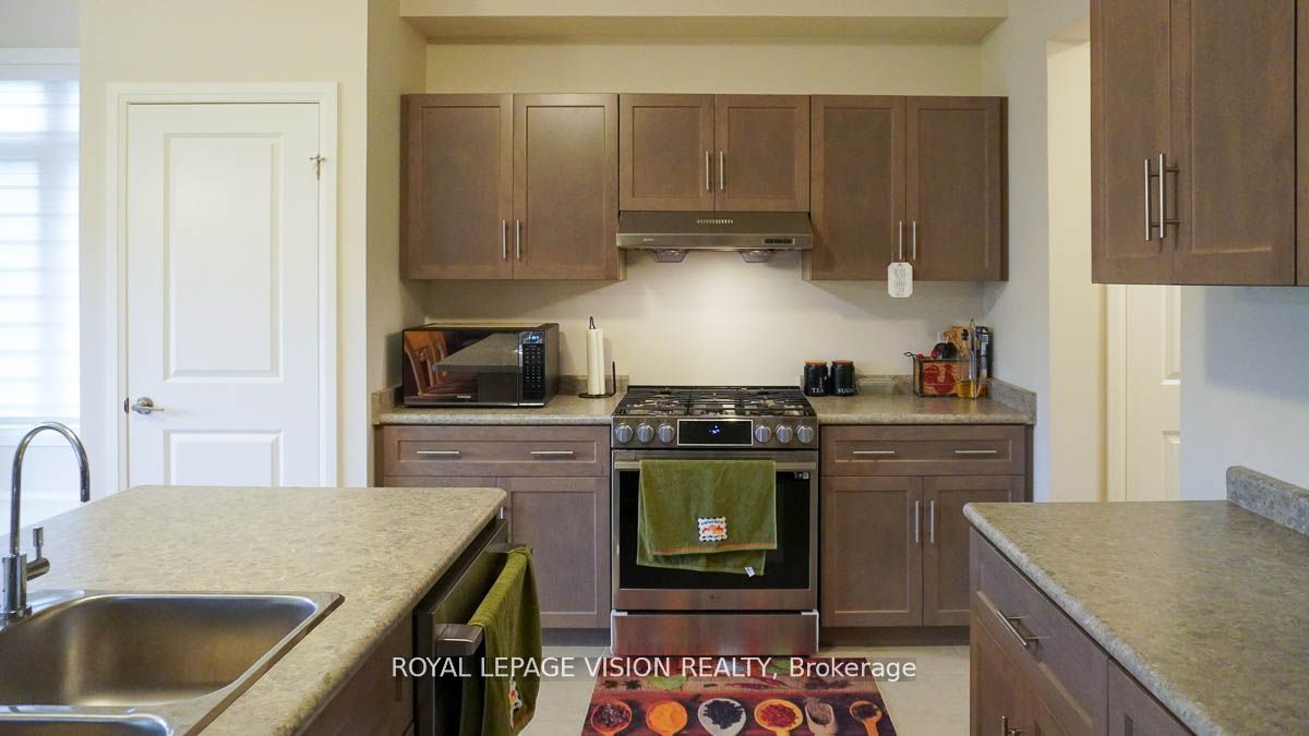 155 Bur Oak Dr Property Photo 6