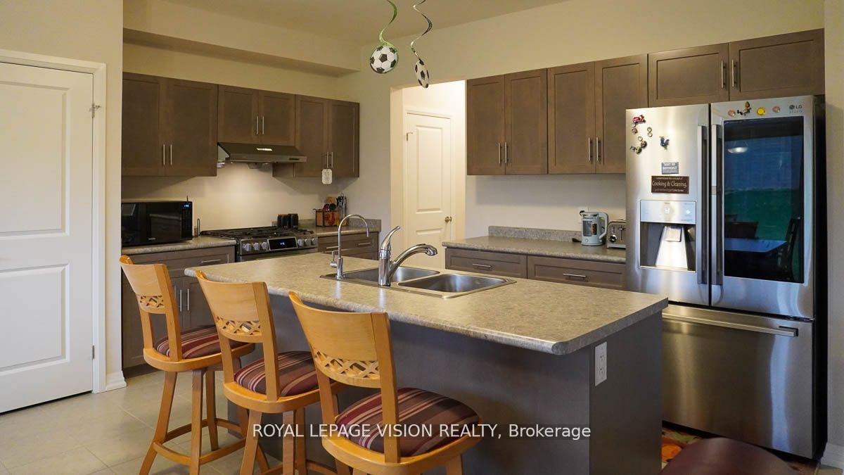 155 Bur Oak Dr Property Photo 9