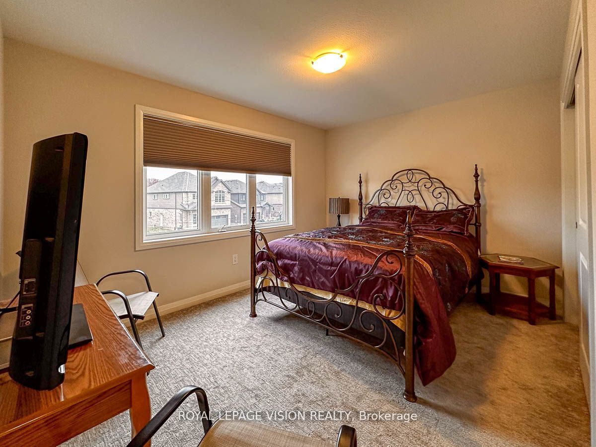 155 Bur Oak Dr Property Photo 17