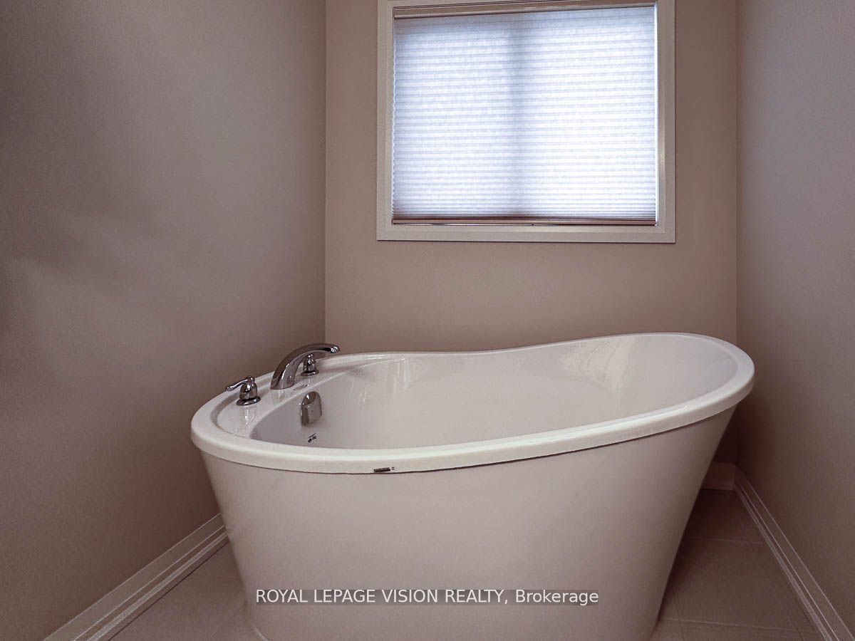 155 Bur Oak Dr Property Photo 23