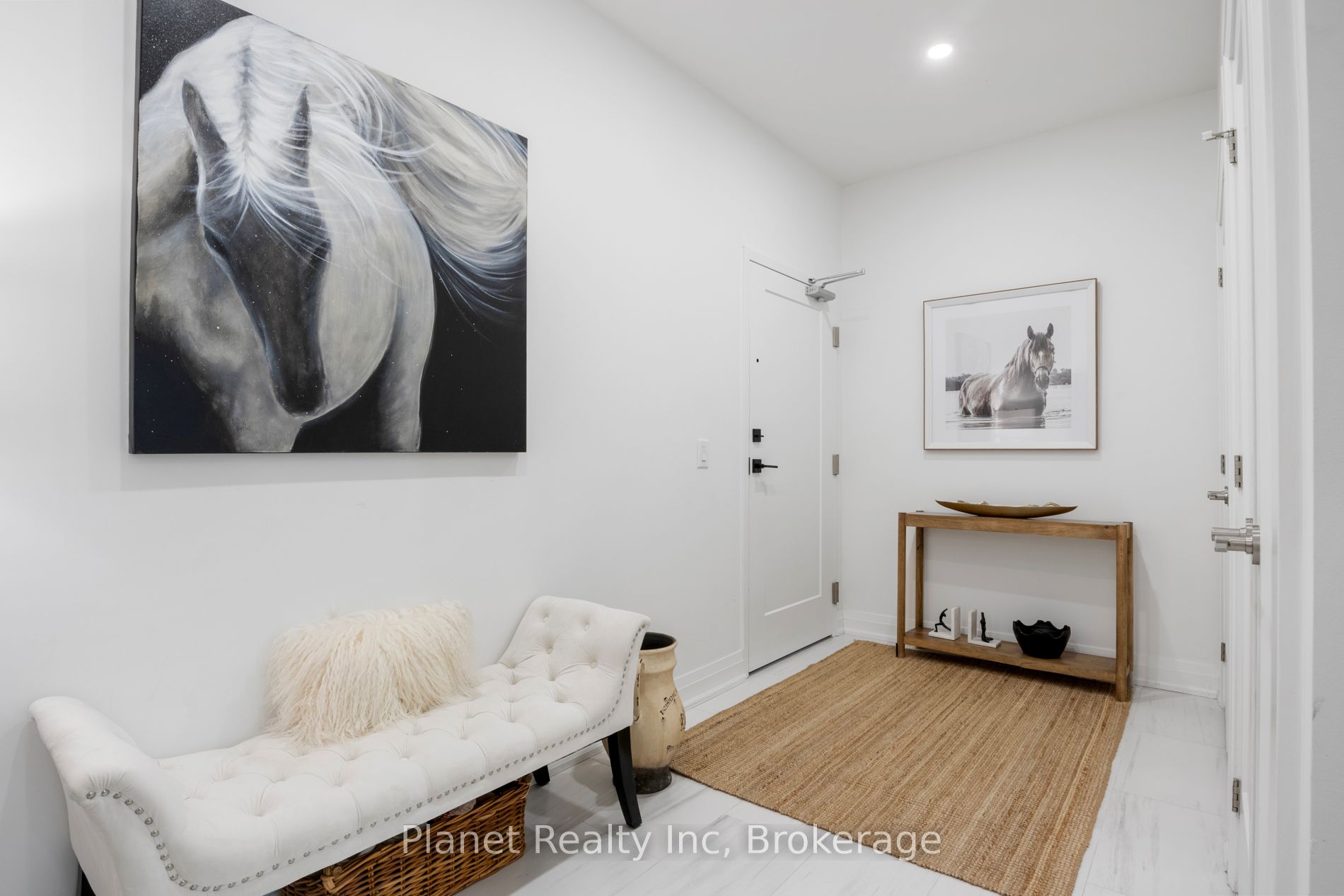 71 Wyndham Street S 604 Property Photo 4