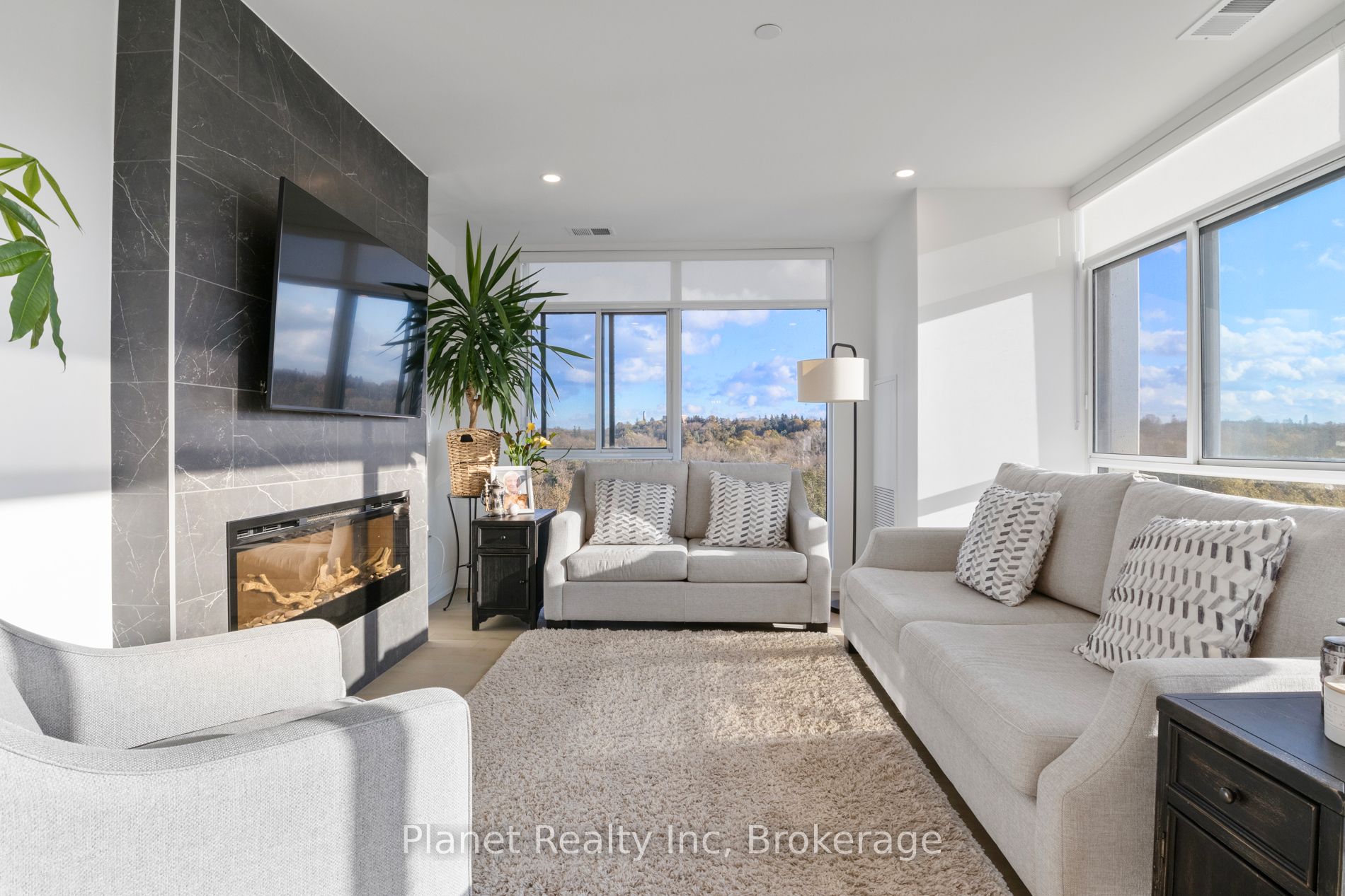 71 Wyndham Street S 604 Property Photo 5