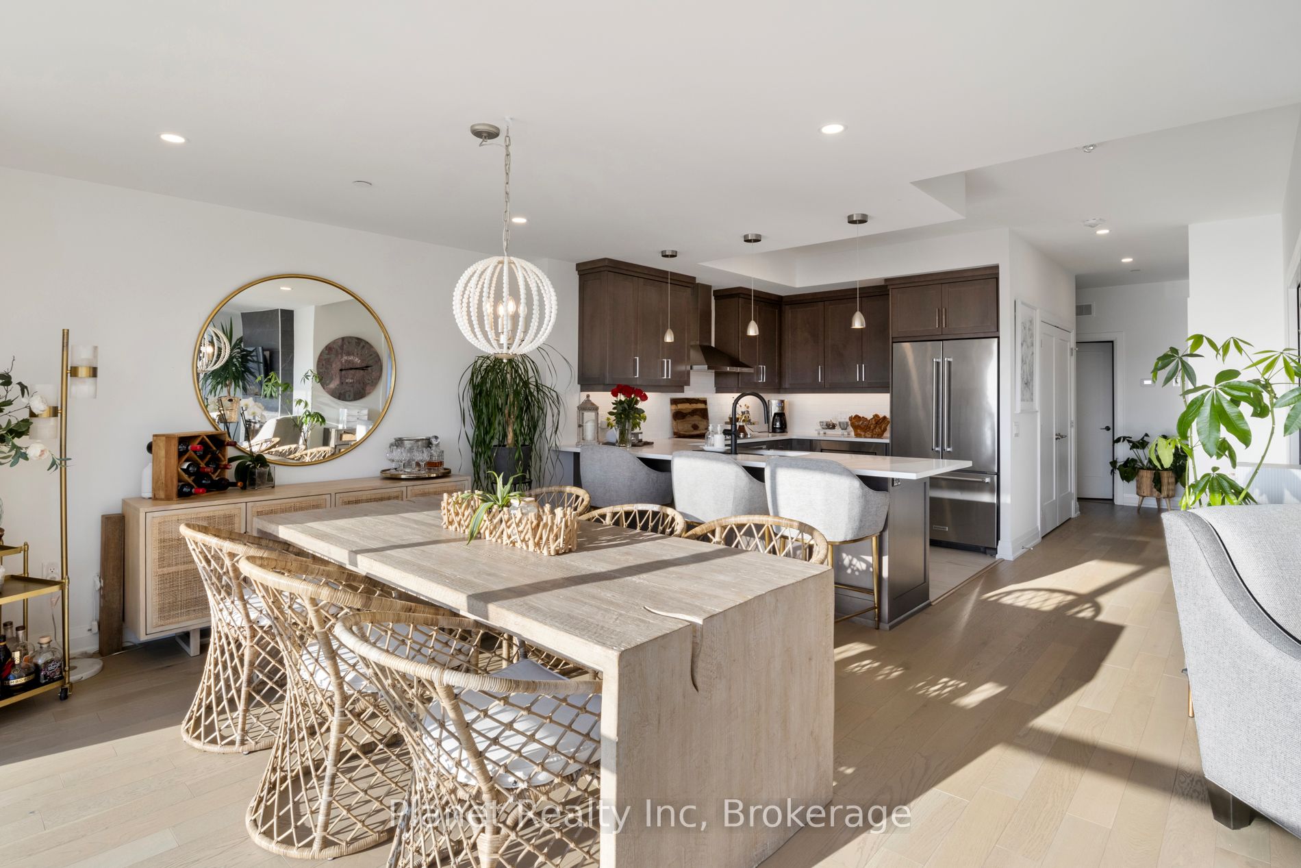 71 Wyndham Street S 604 Property Photo 10