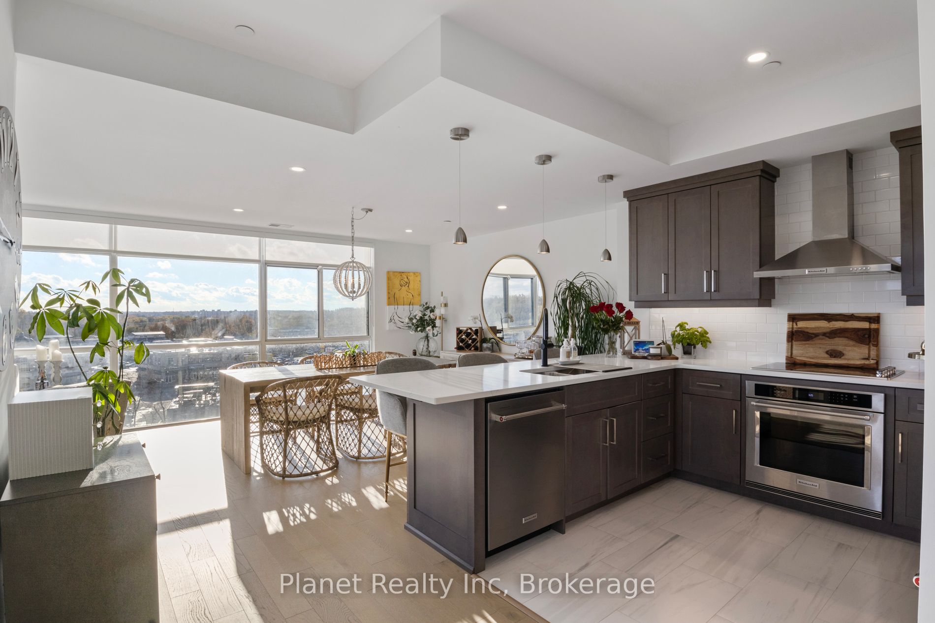 71 Wyndham Street S 604 Property Photo 14