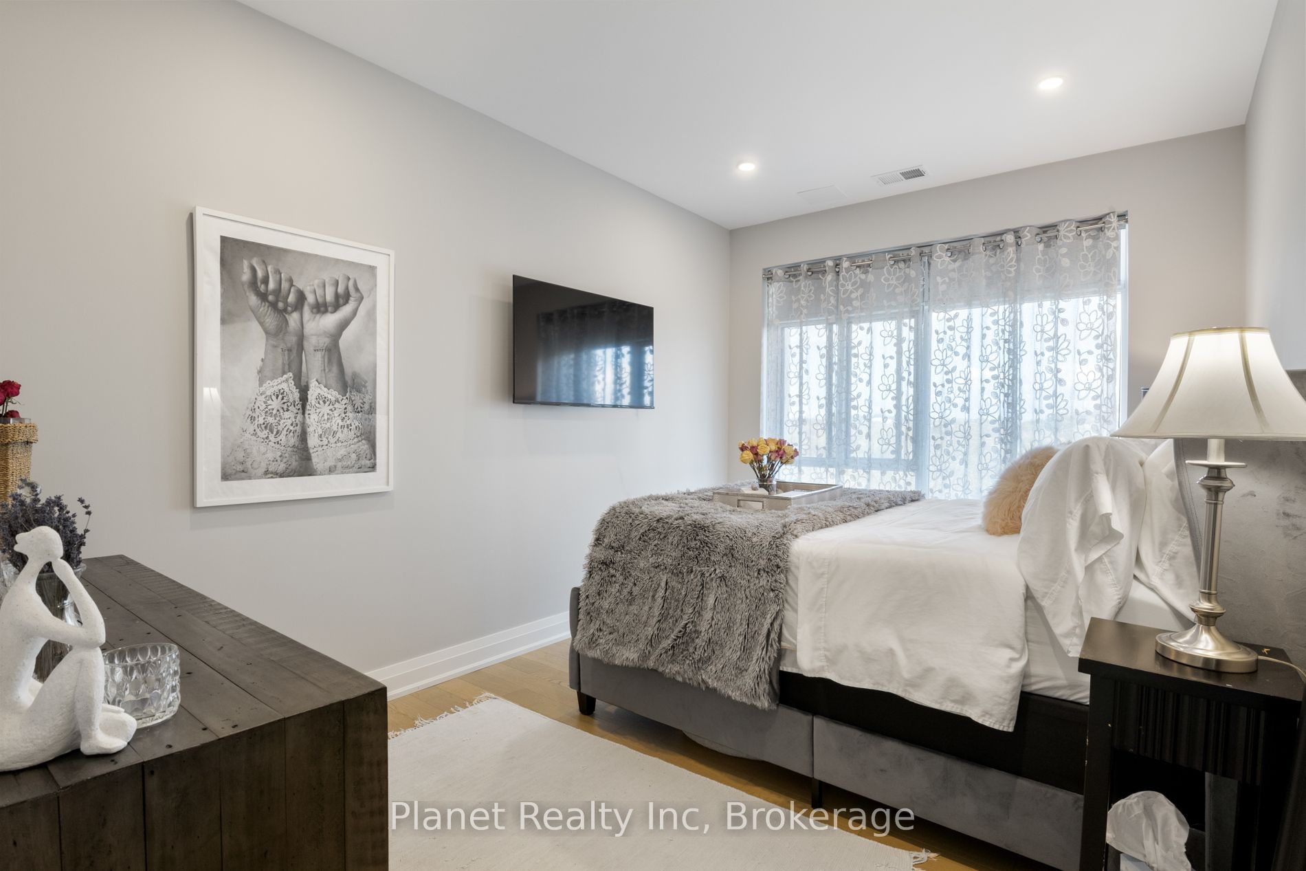 71 Wyndham Street S 604 Property Photo 24