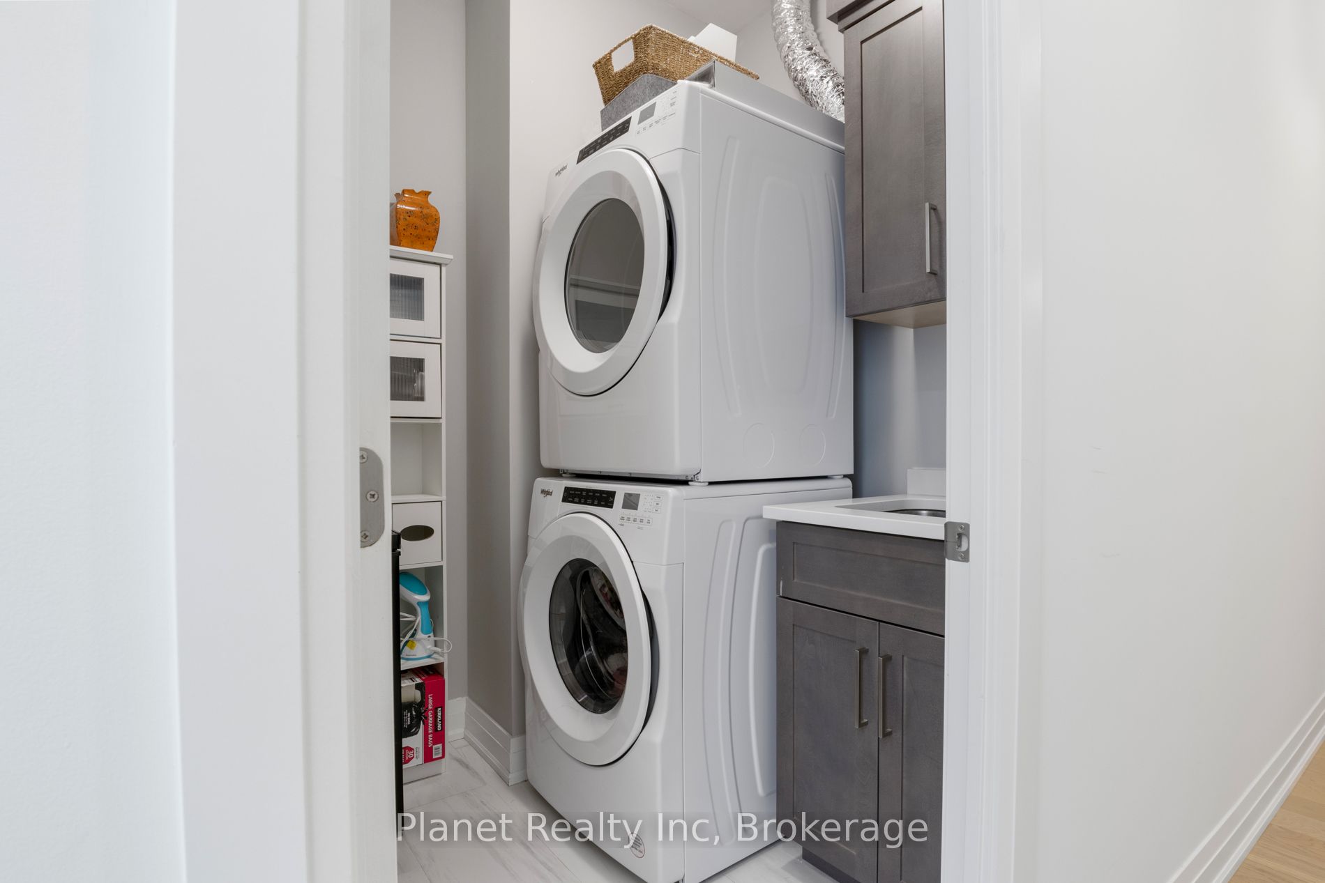 71 Wyndham Street S 604 Property Photo 27