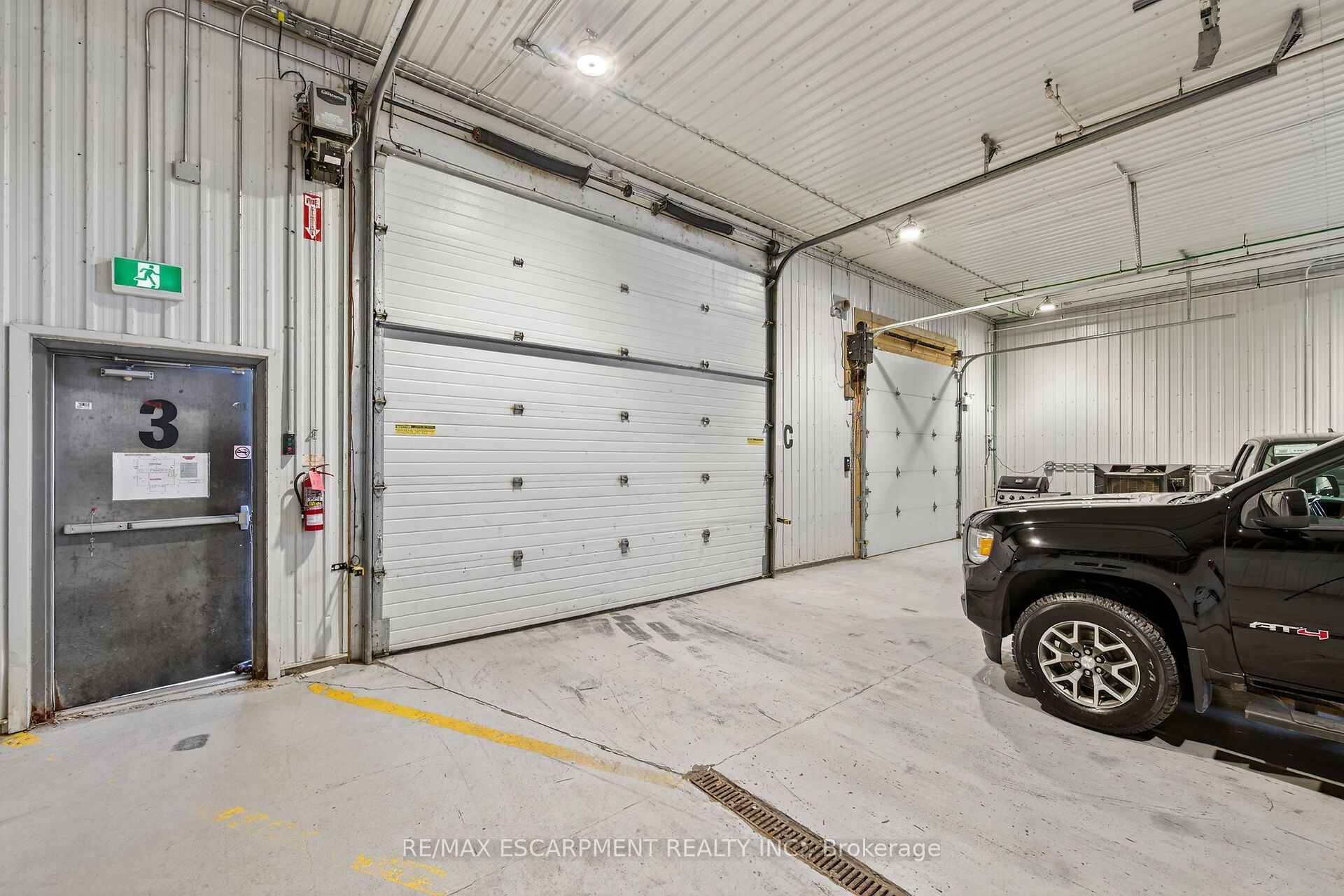 43 Talbot St E Property Photo 13