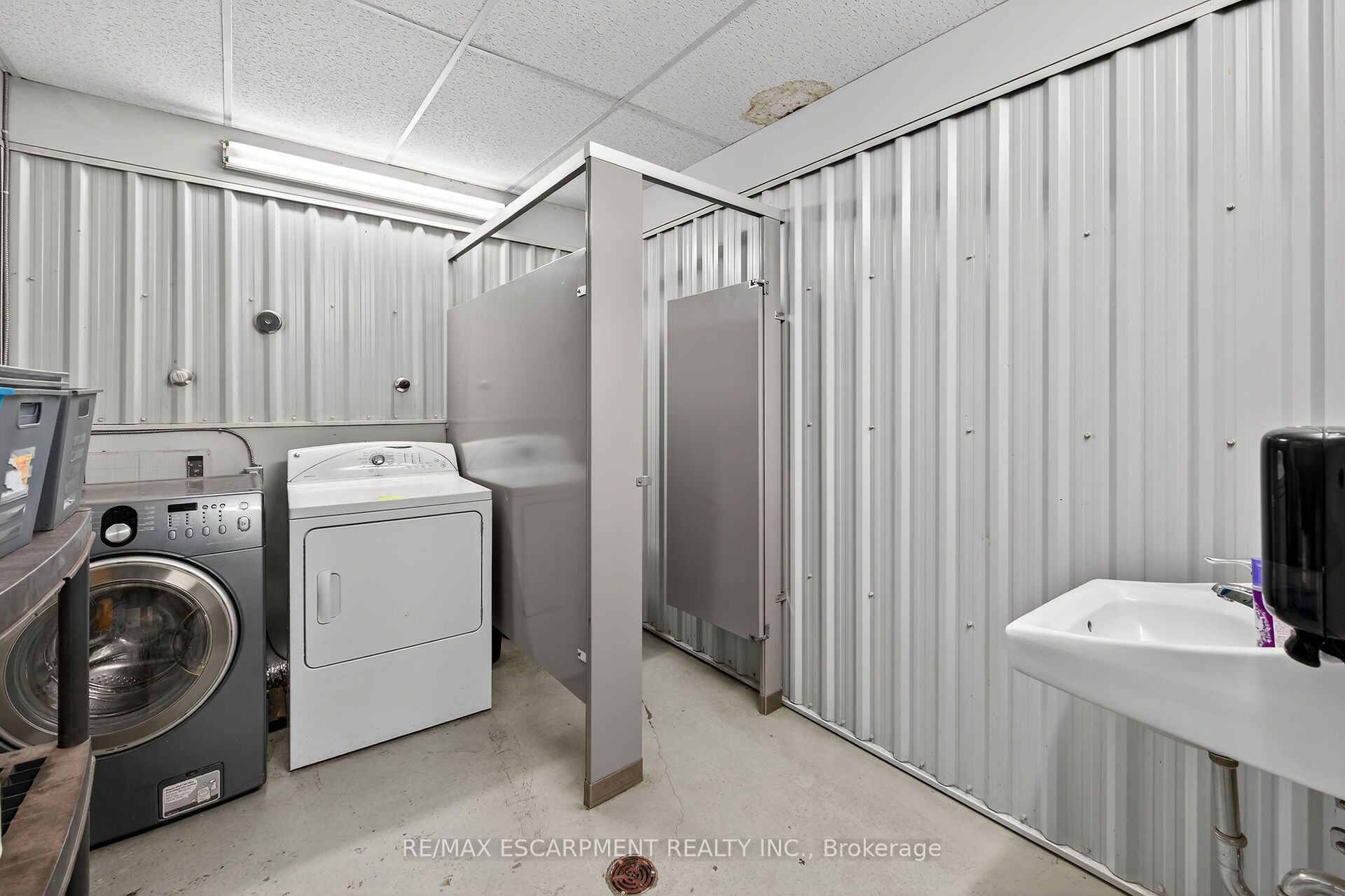 43 Talbot St E Property Photo 18