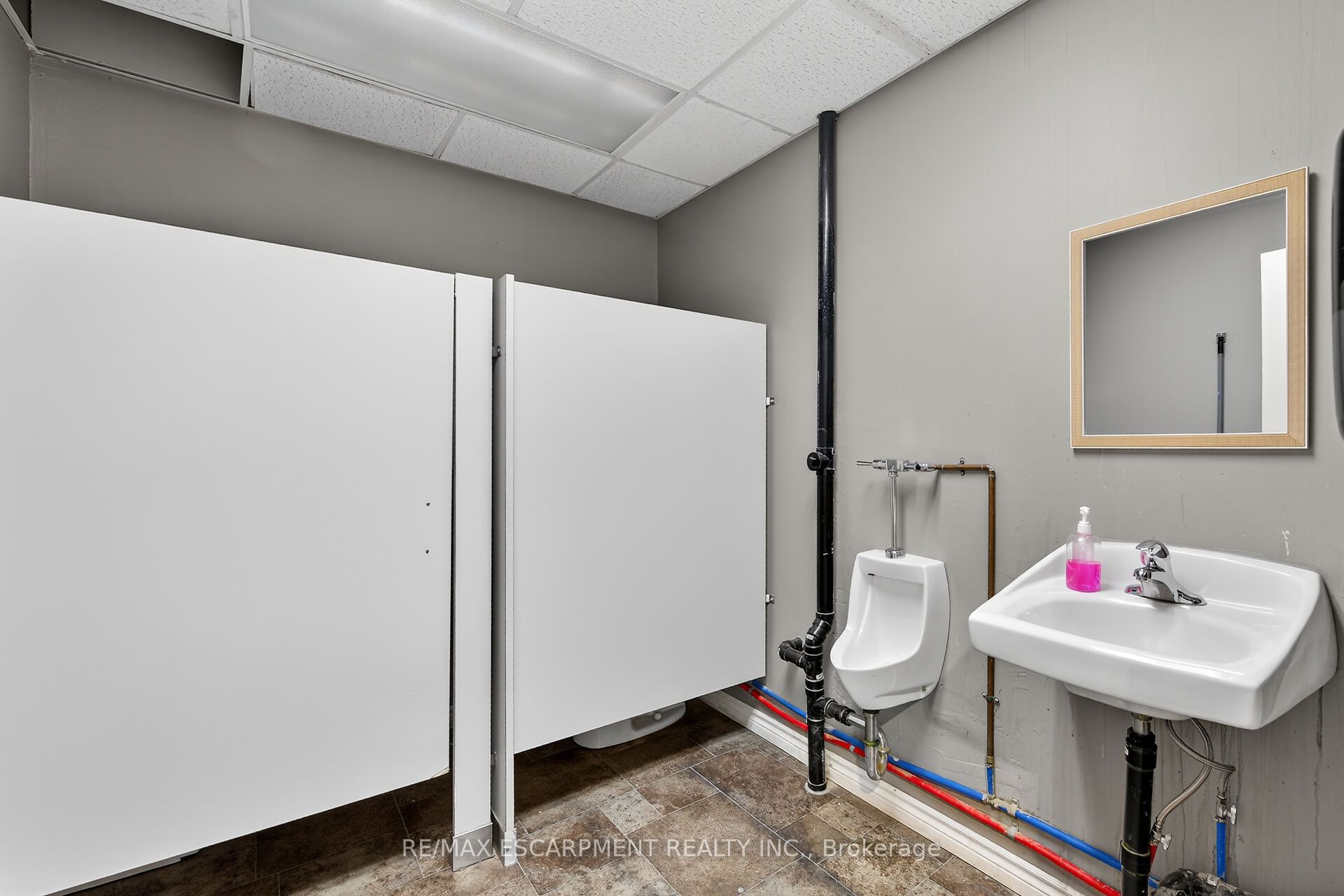 43 Talbot St E Property Photo 22