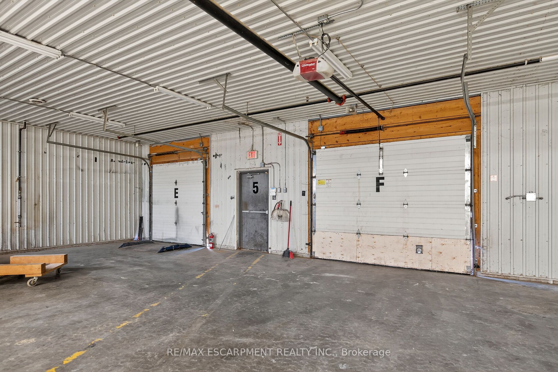 43 Talbot St E Property Photo 30