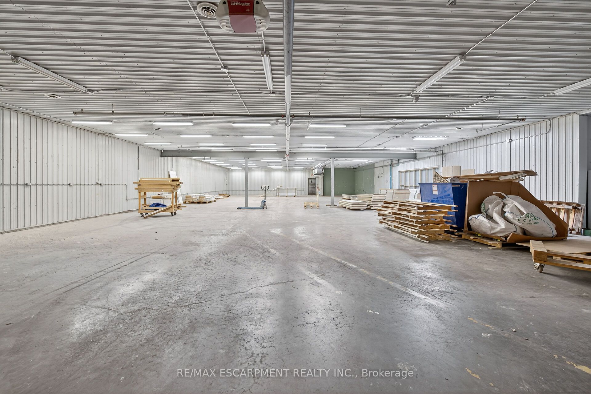 43 Talbot St E Property Photo 32