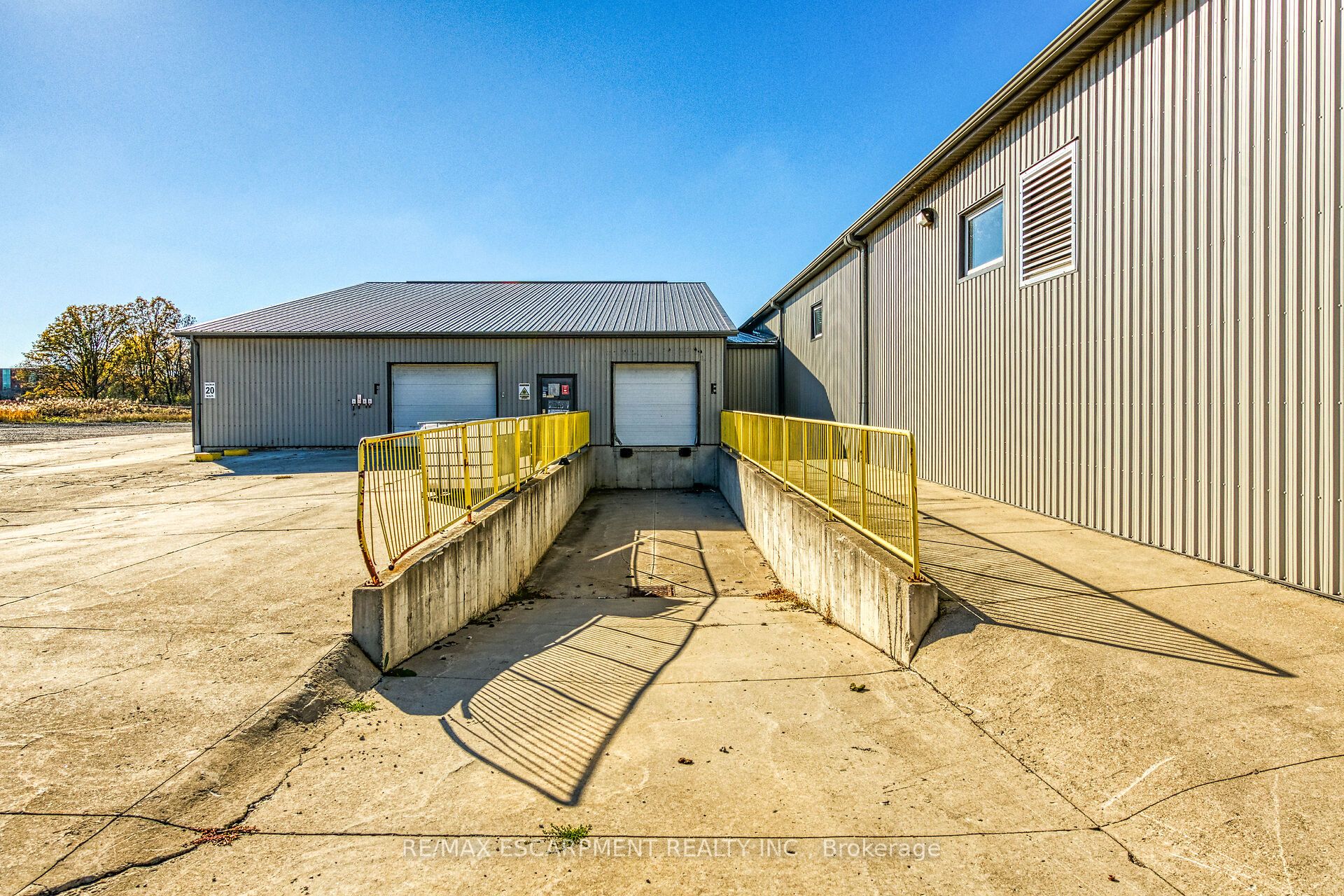 43 Talbot St E Property Photo 36