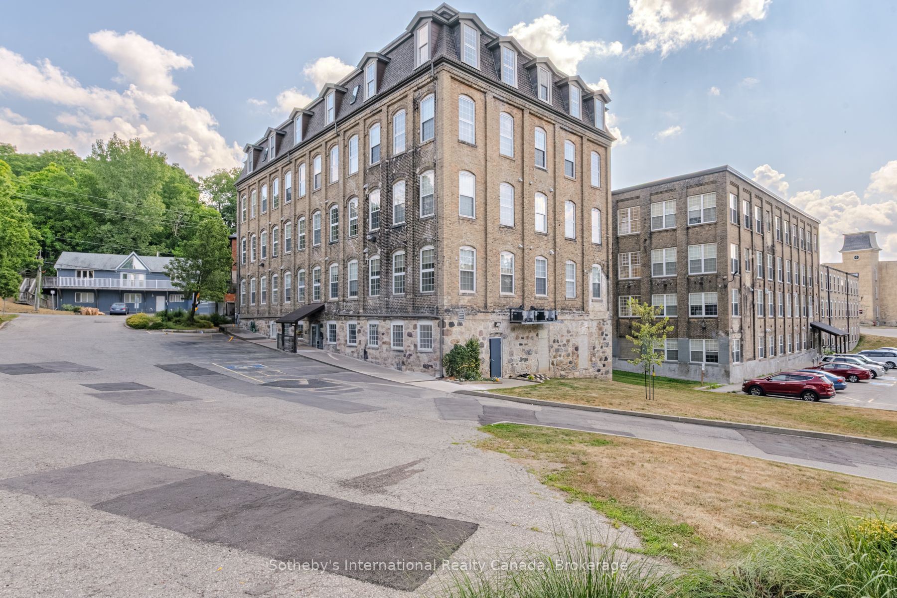 140 W River Rd Property Photo 3