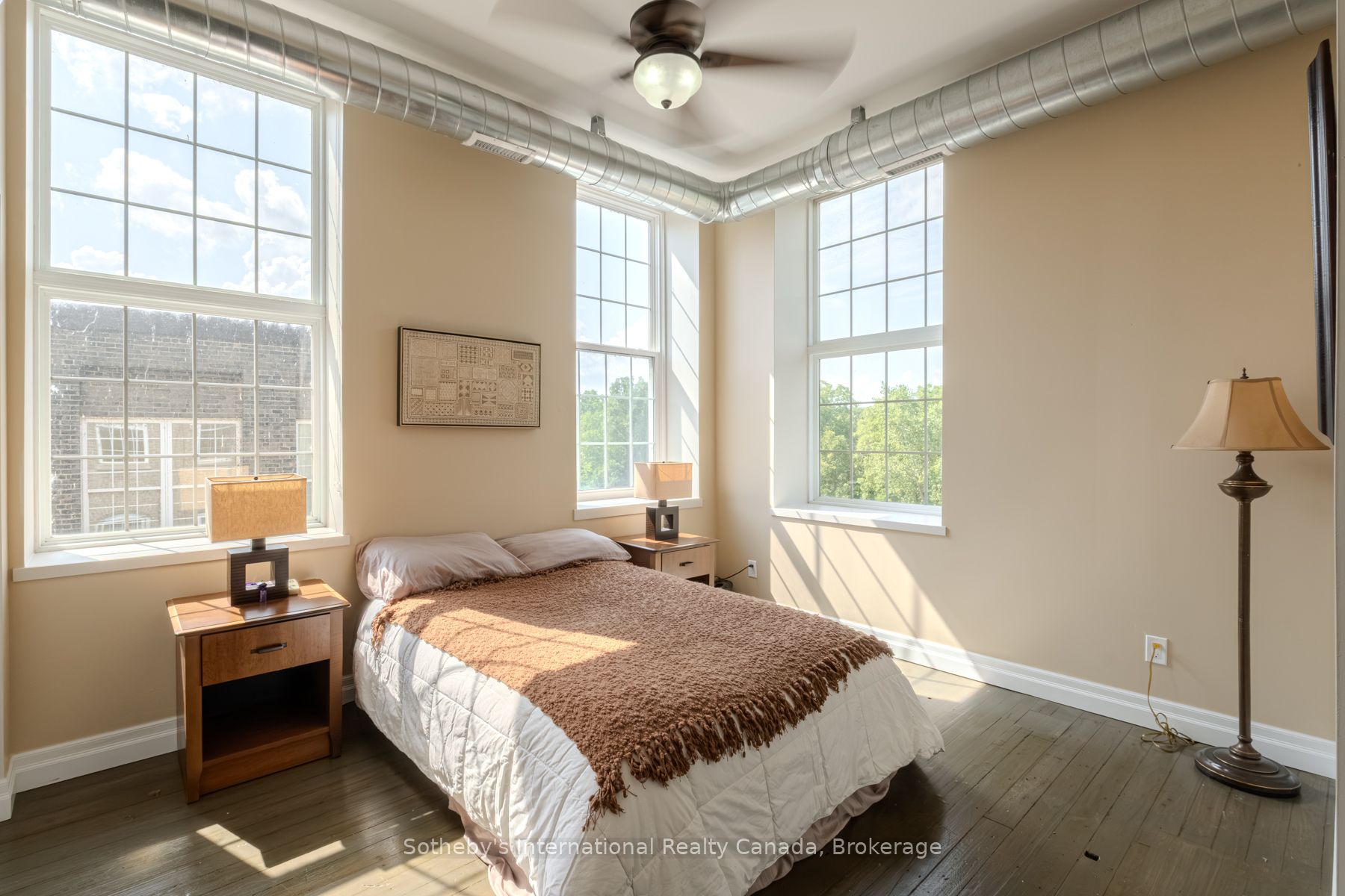 140 W River Rd Property Photo 12