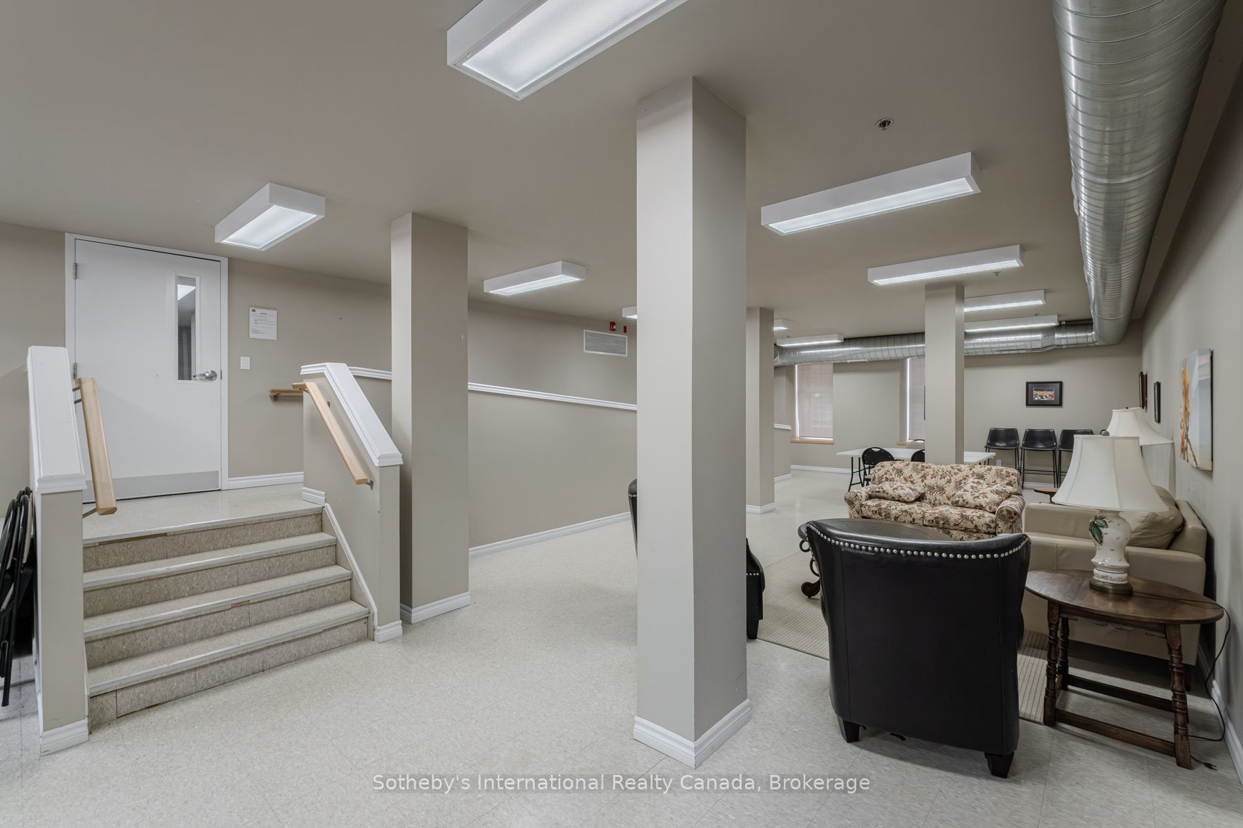 140 W River Rd Property Photo 24