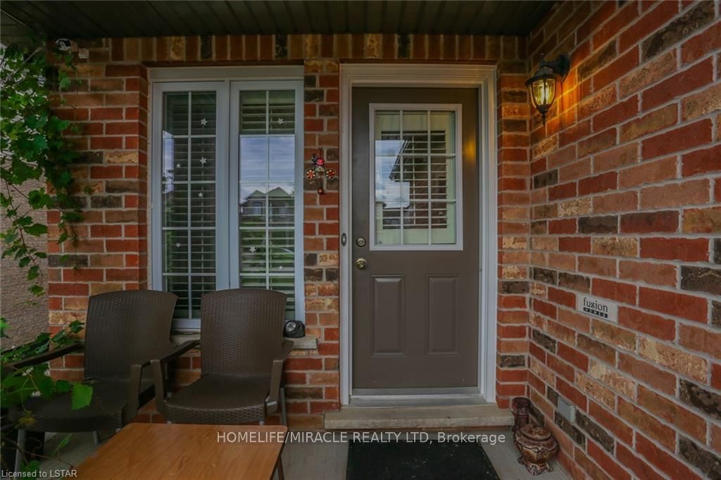 2879 Lemieux Walk Property Photo 2