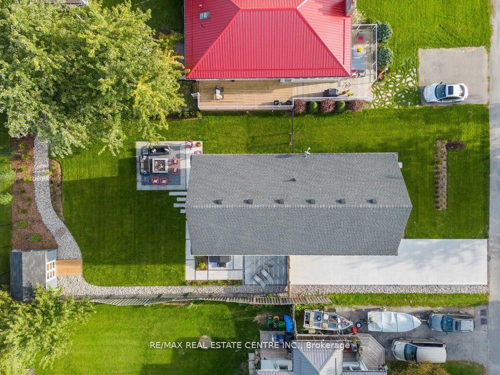 54 Lakeview Ave Property Photo 7