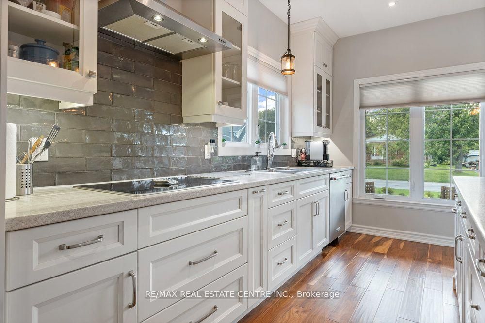 54 Lakeview Ave Property Photo 17