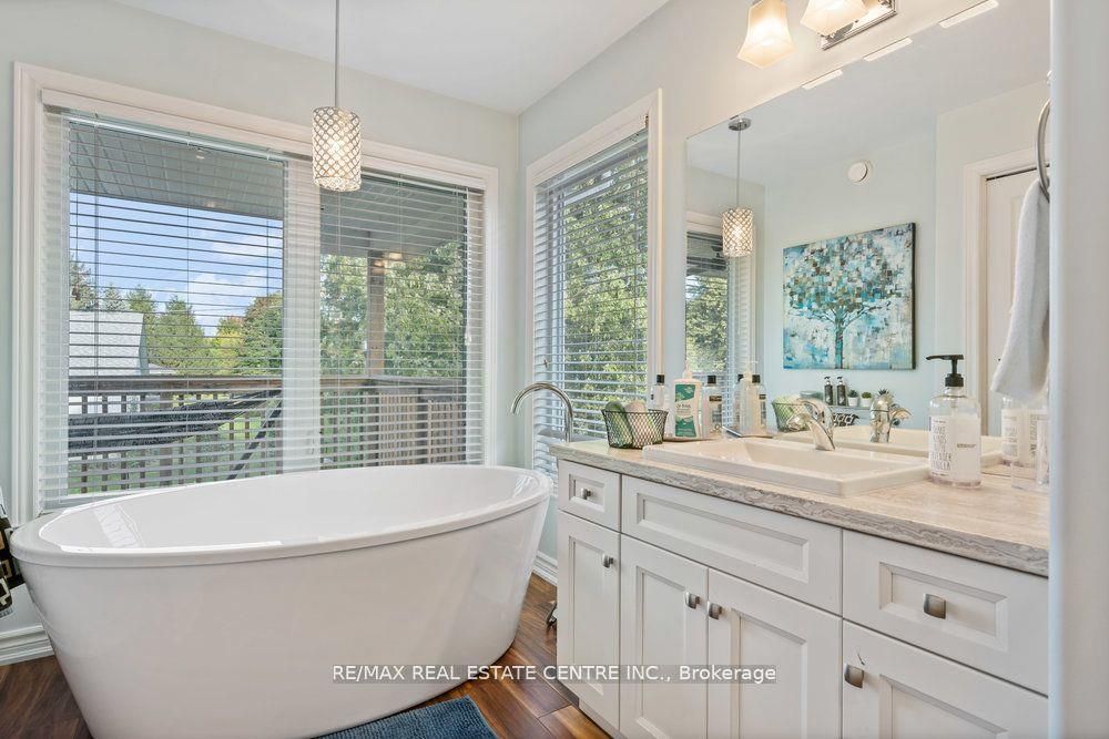 54 Lakeview Ave Property Photo 27