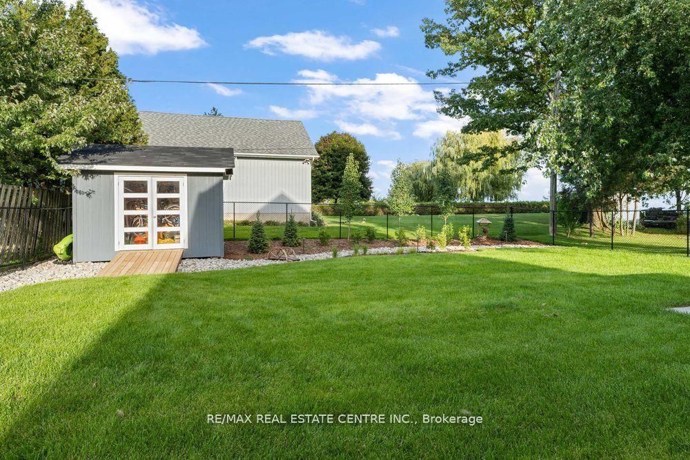 54 Lakeview Ave Property Photo 36