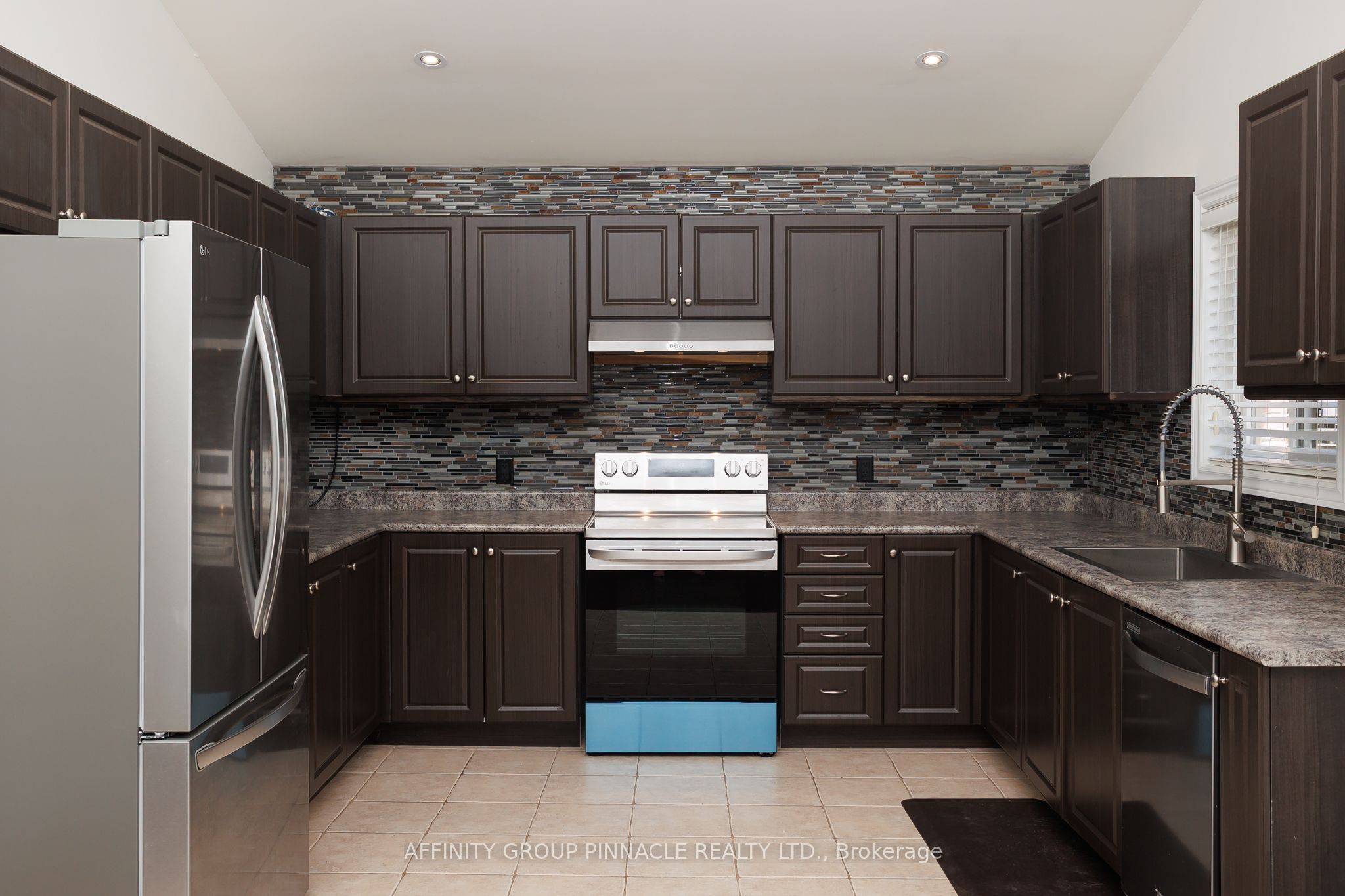 103 Cook St Property Photo 20