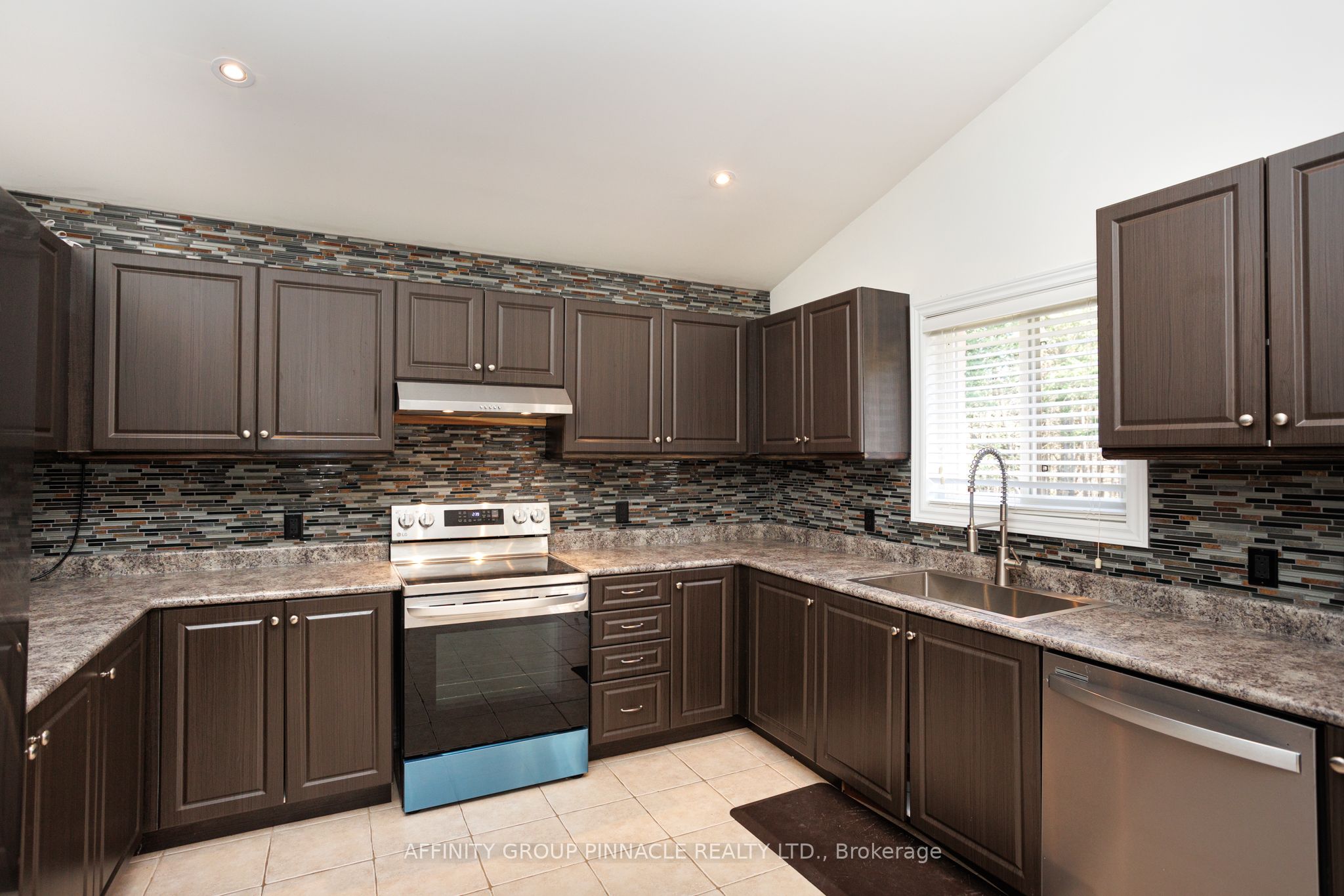 103 Cook St Property Photo 21